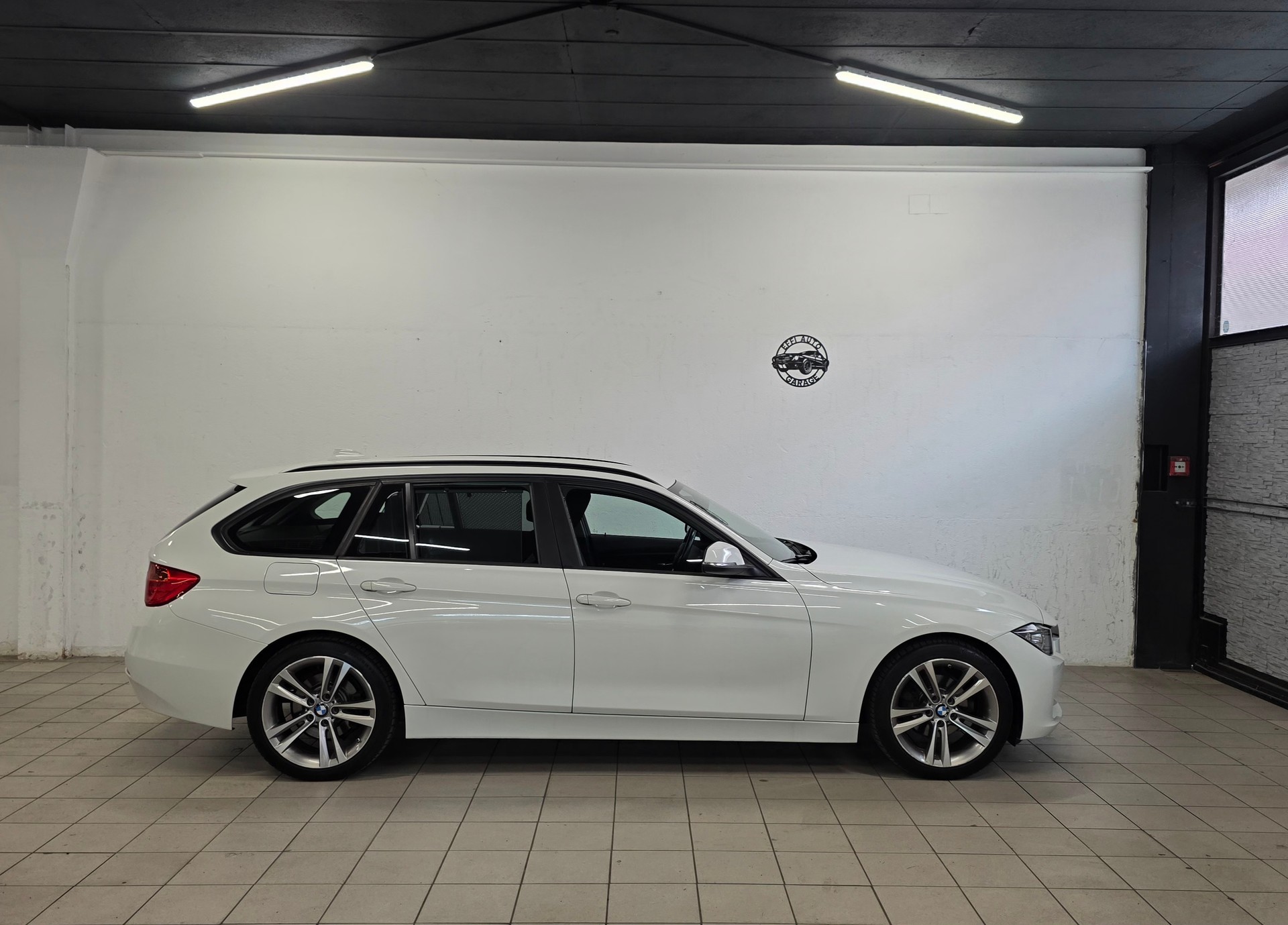 BMW 320i Touring Sport Line Steptronic-image-4