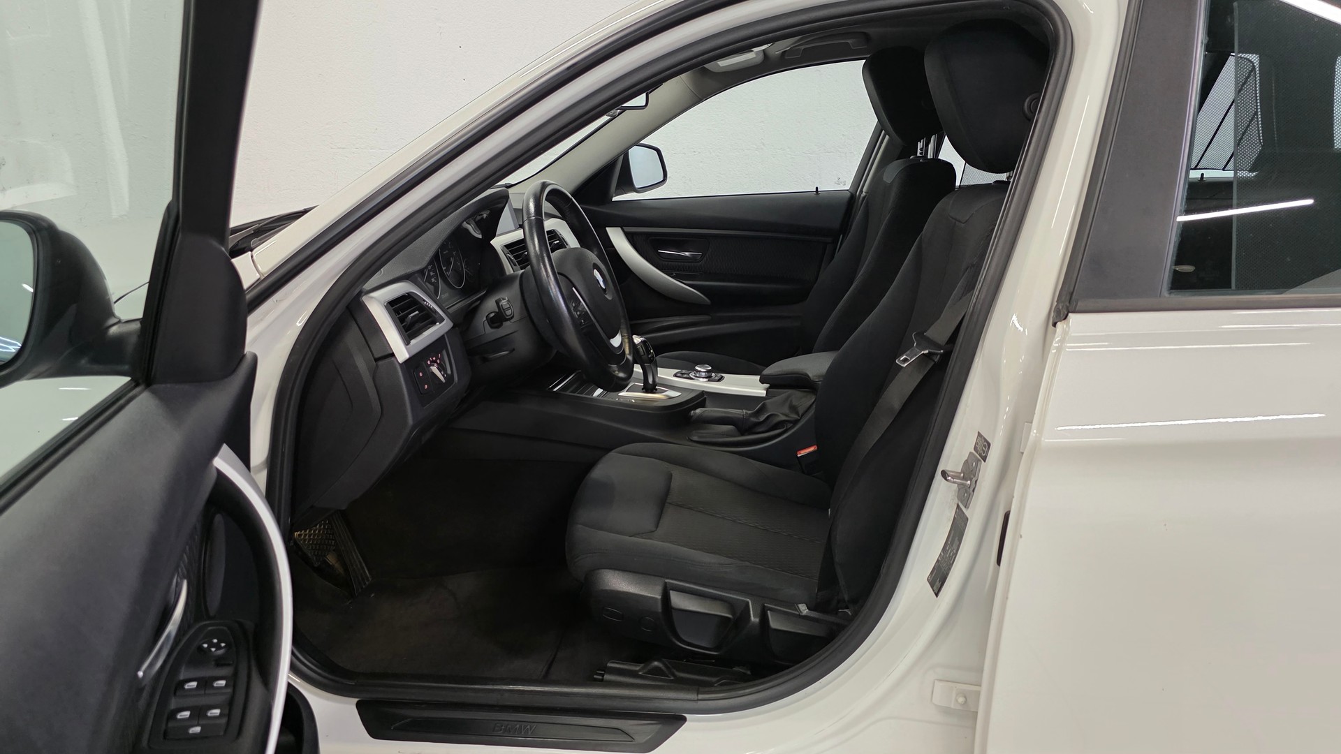BMW 320i Touring Sport Line Steptronic-image-8