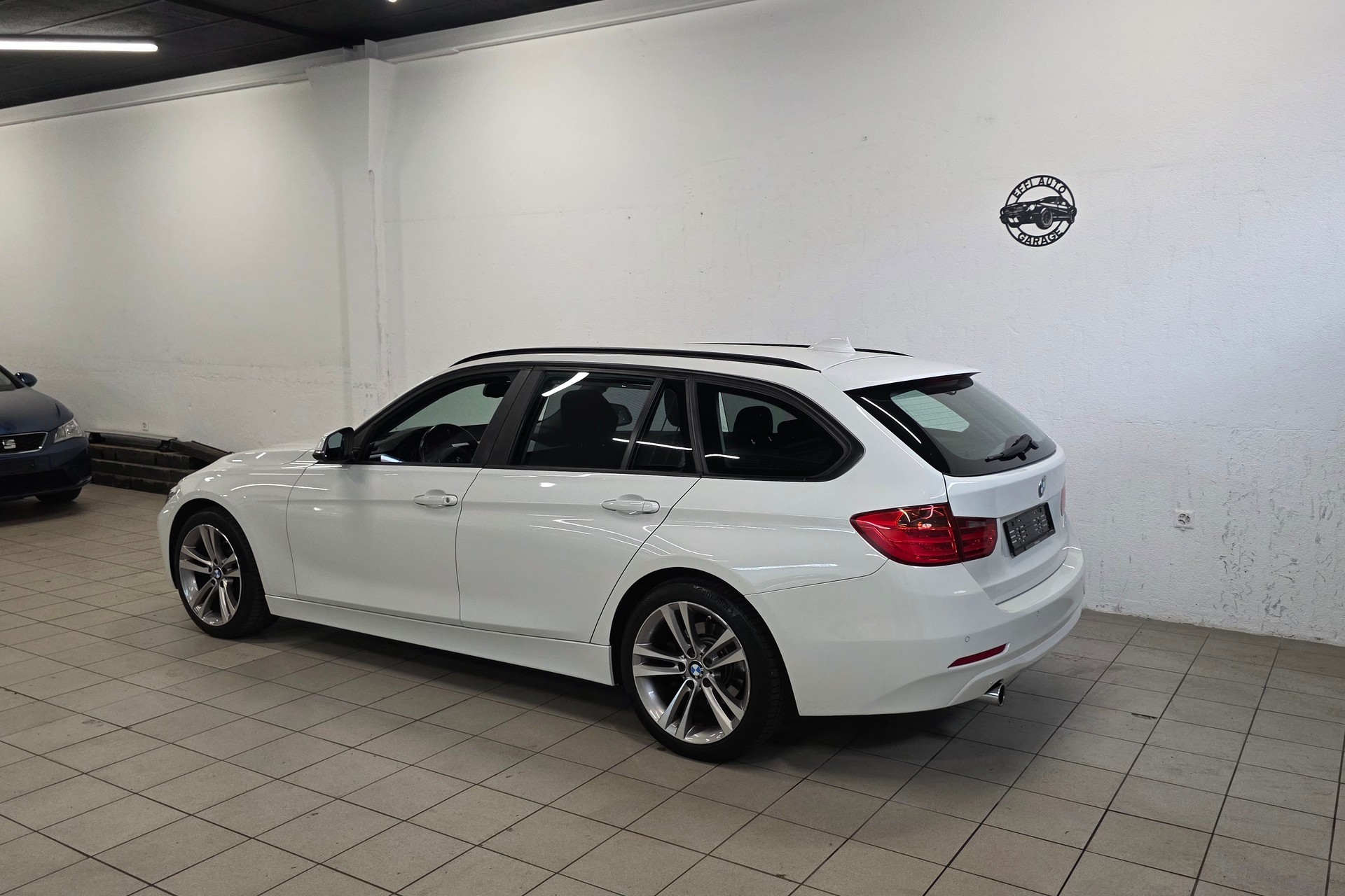 BMW 320i Touring Sport Line Steptronic-image-2