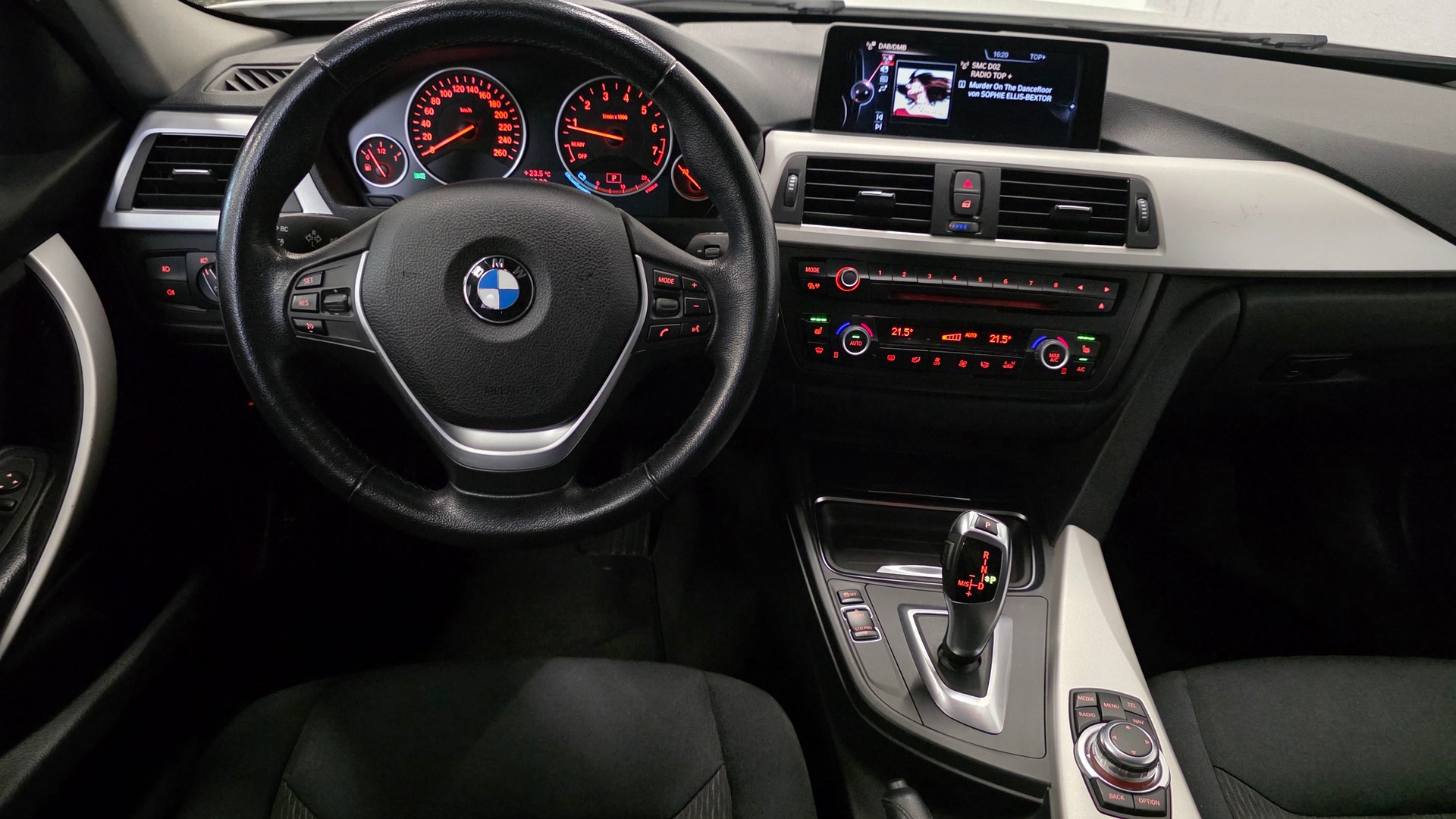 BMW 320i Touring Sport Line Steptronic-image-10