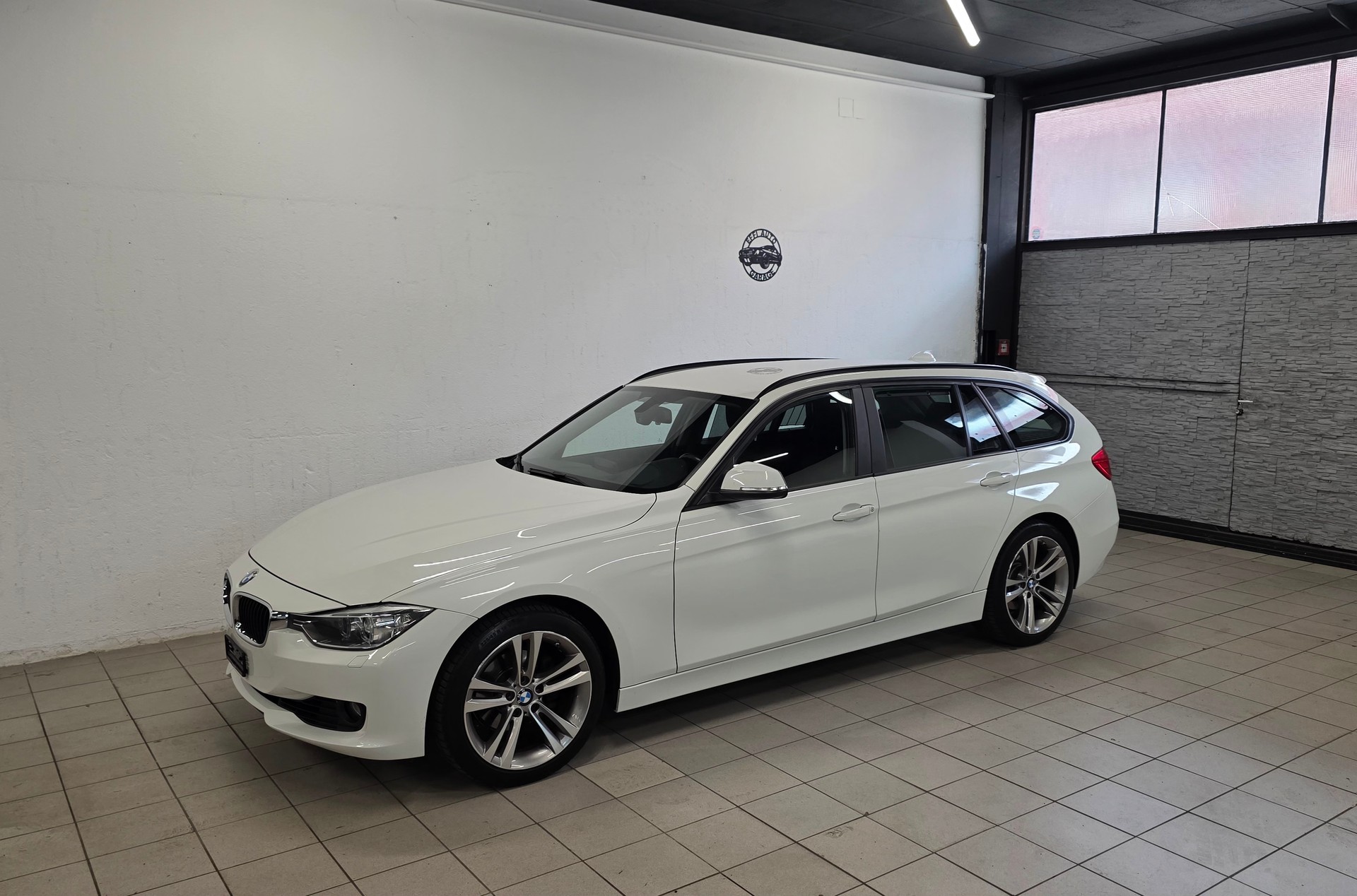 BMW 320i Touring Sport Line Steptronic-image-0
