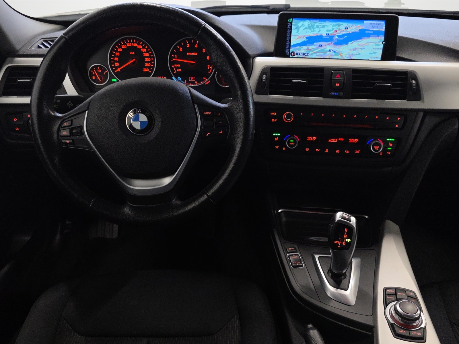 BMW 320i Touring Sport Line Steptronic-image-11