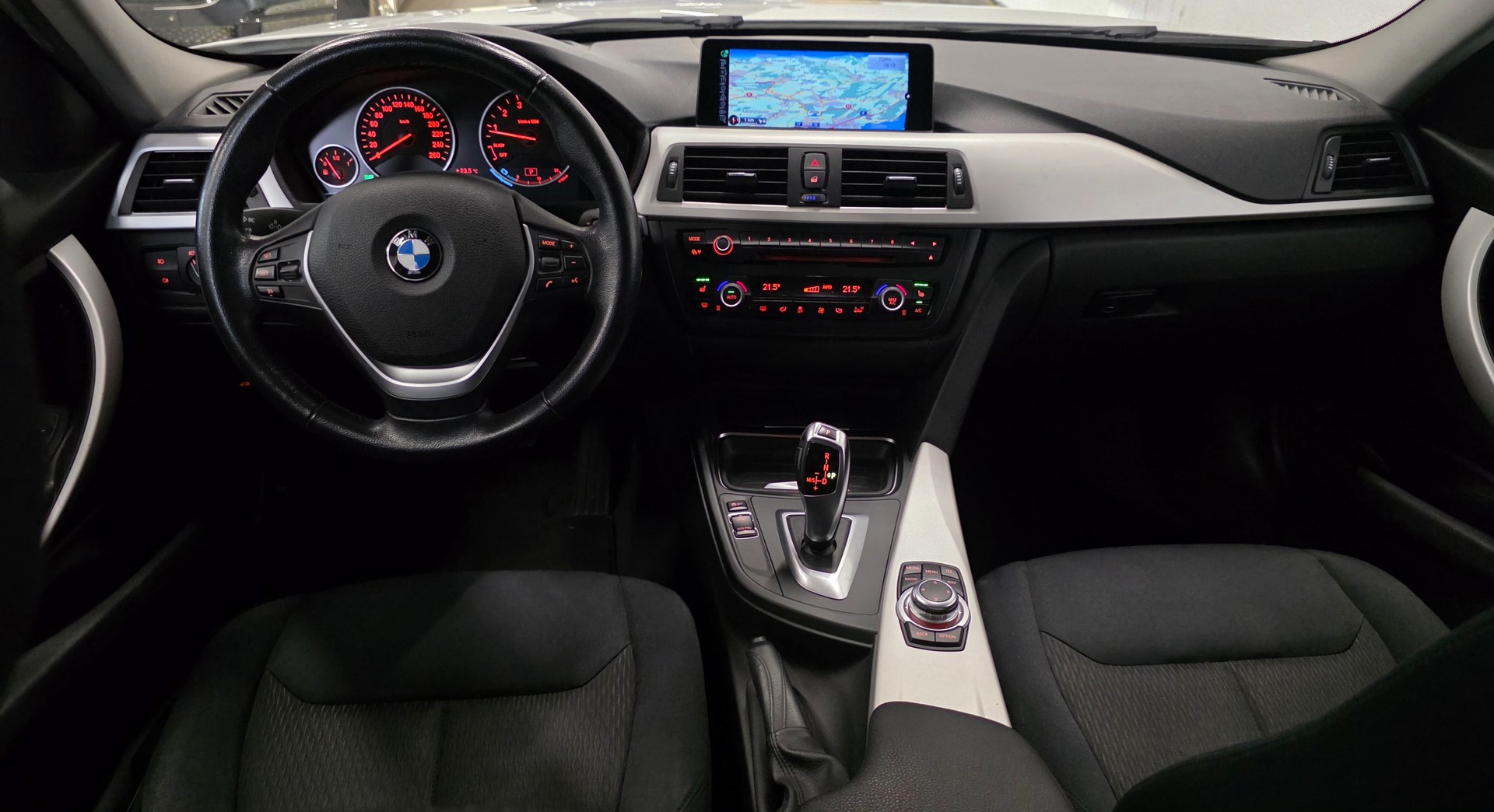BMW 320i Touring Sport Line Steptronic-image-7
