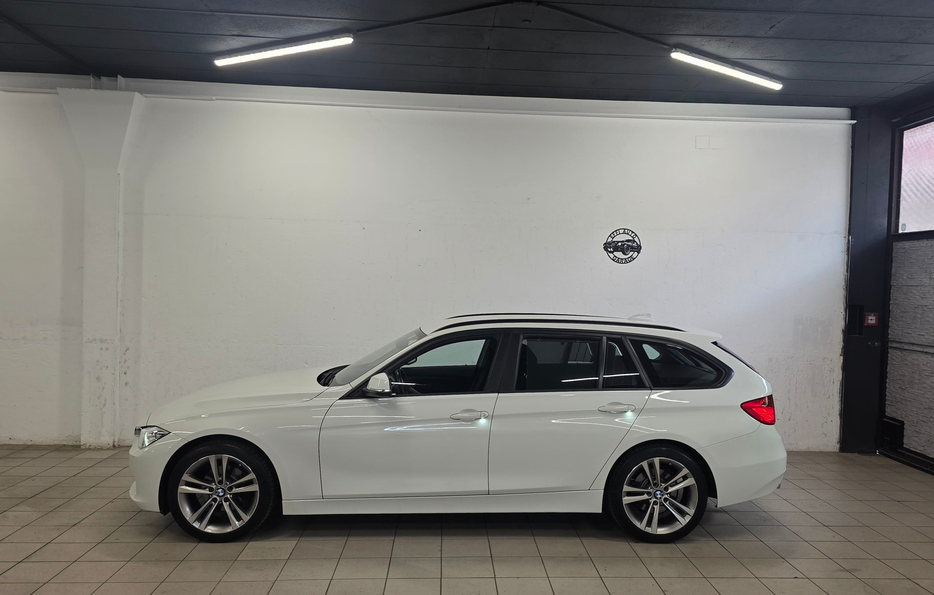 BMW 320i Touring Sport Line Steptronic-image-1
