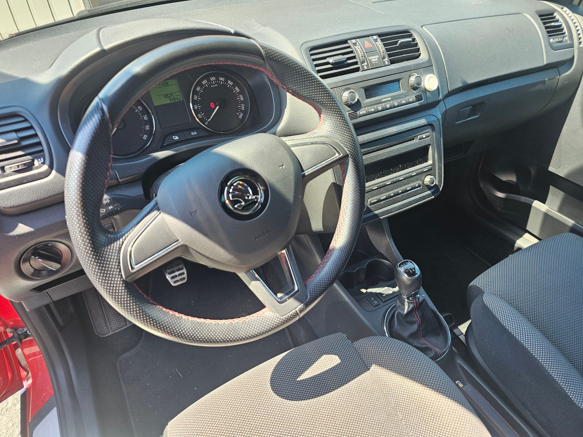 SKODA Fabia 1.6 TDI Elegance-image-4