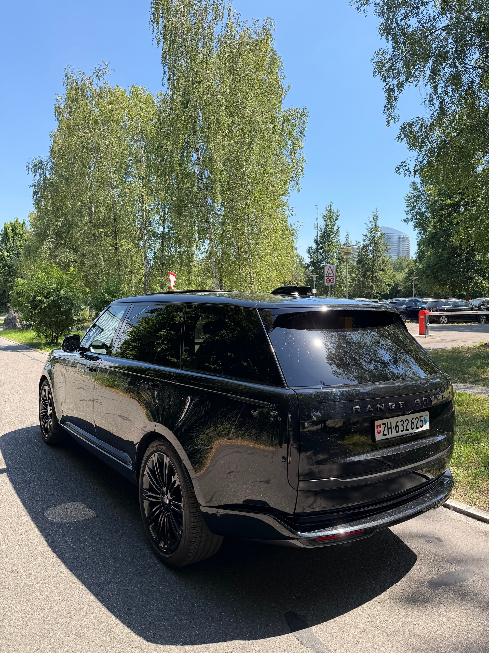 LAND ROVER 3.0 TD6 350 First Edition LWB-image-1