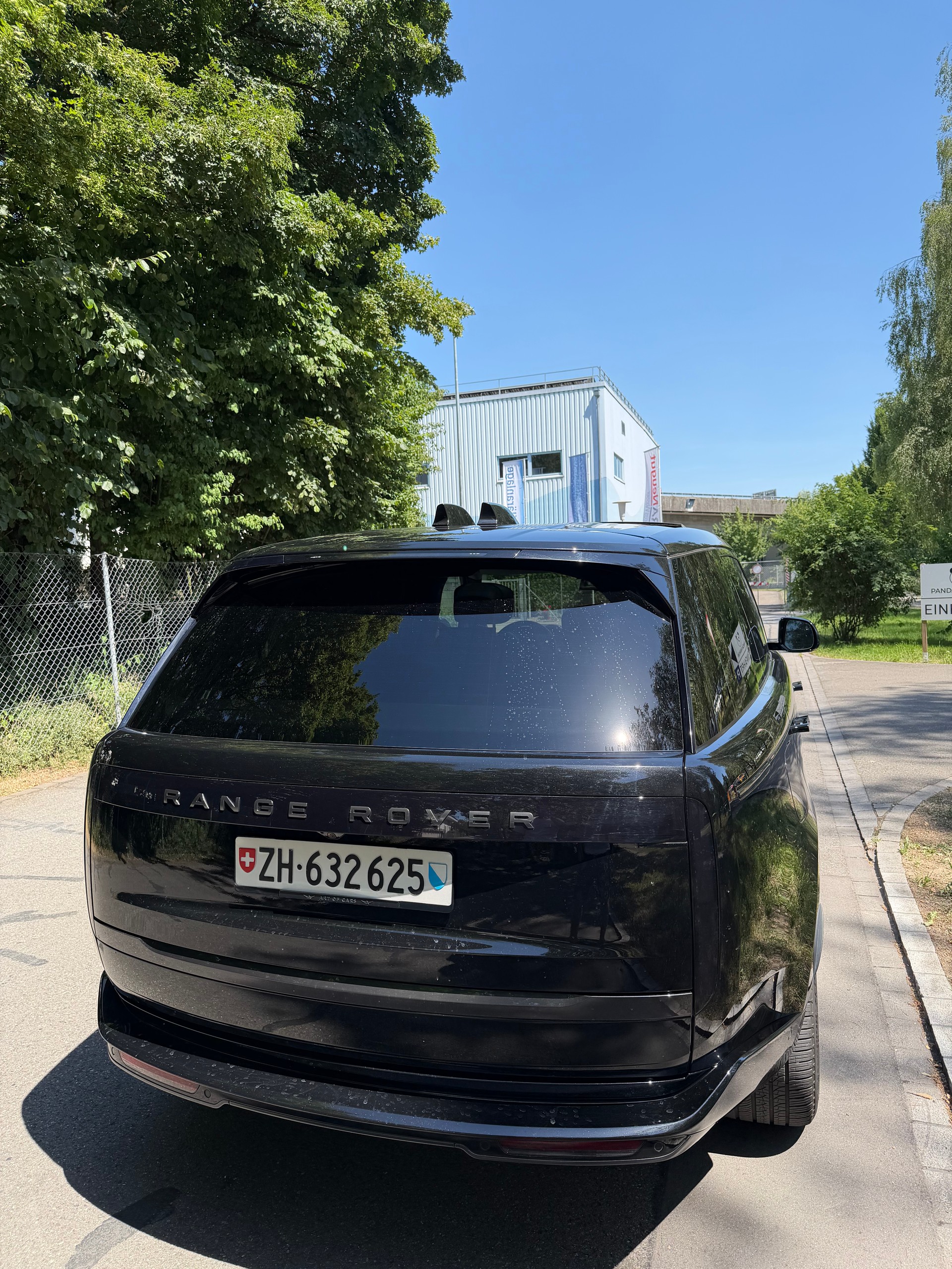 LAND ROVER 3.0 TD6 350 First Edition LWB-image-2
