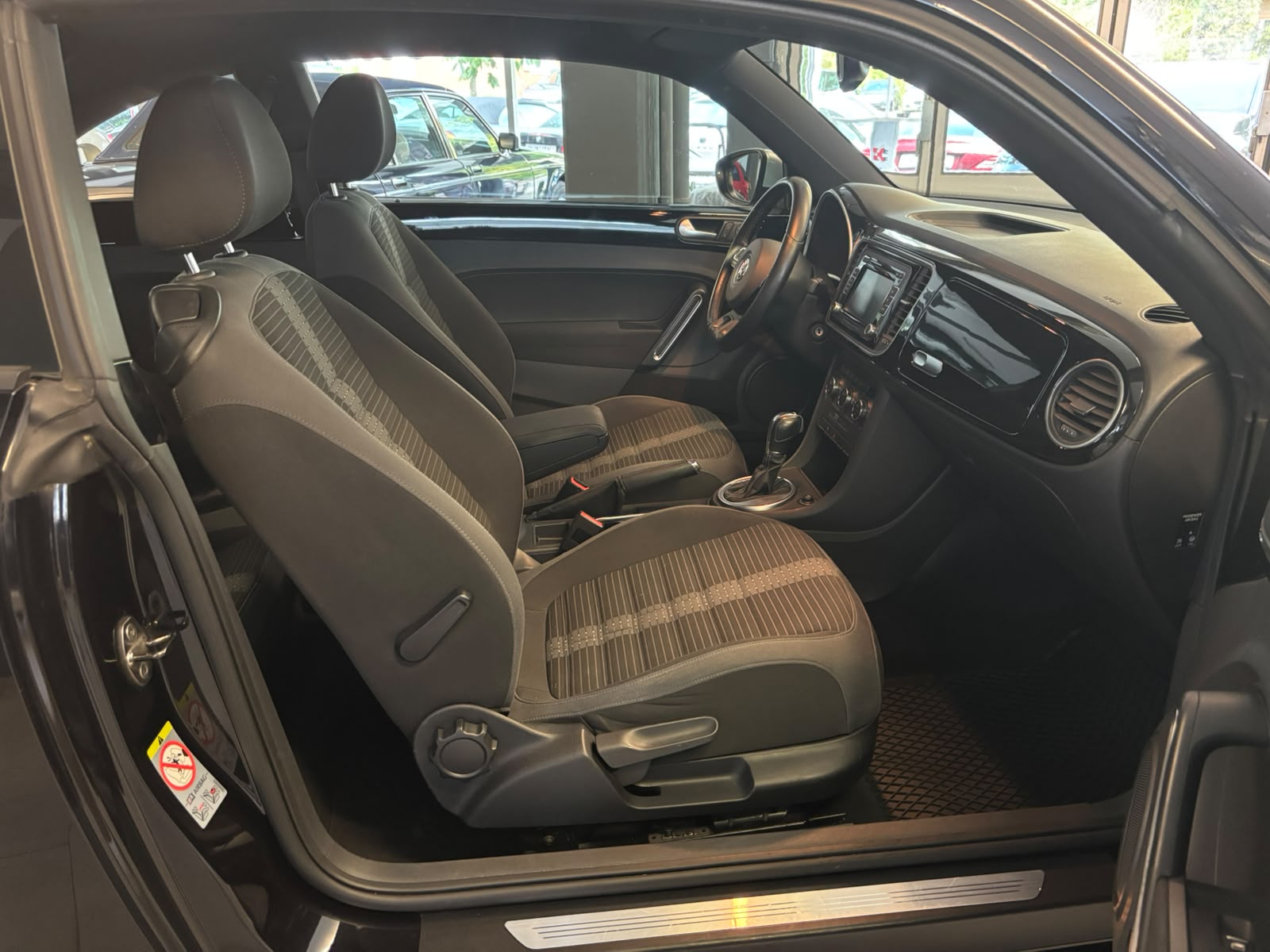 VW Beetle 2.0 TSI Sport DSG-image-6