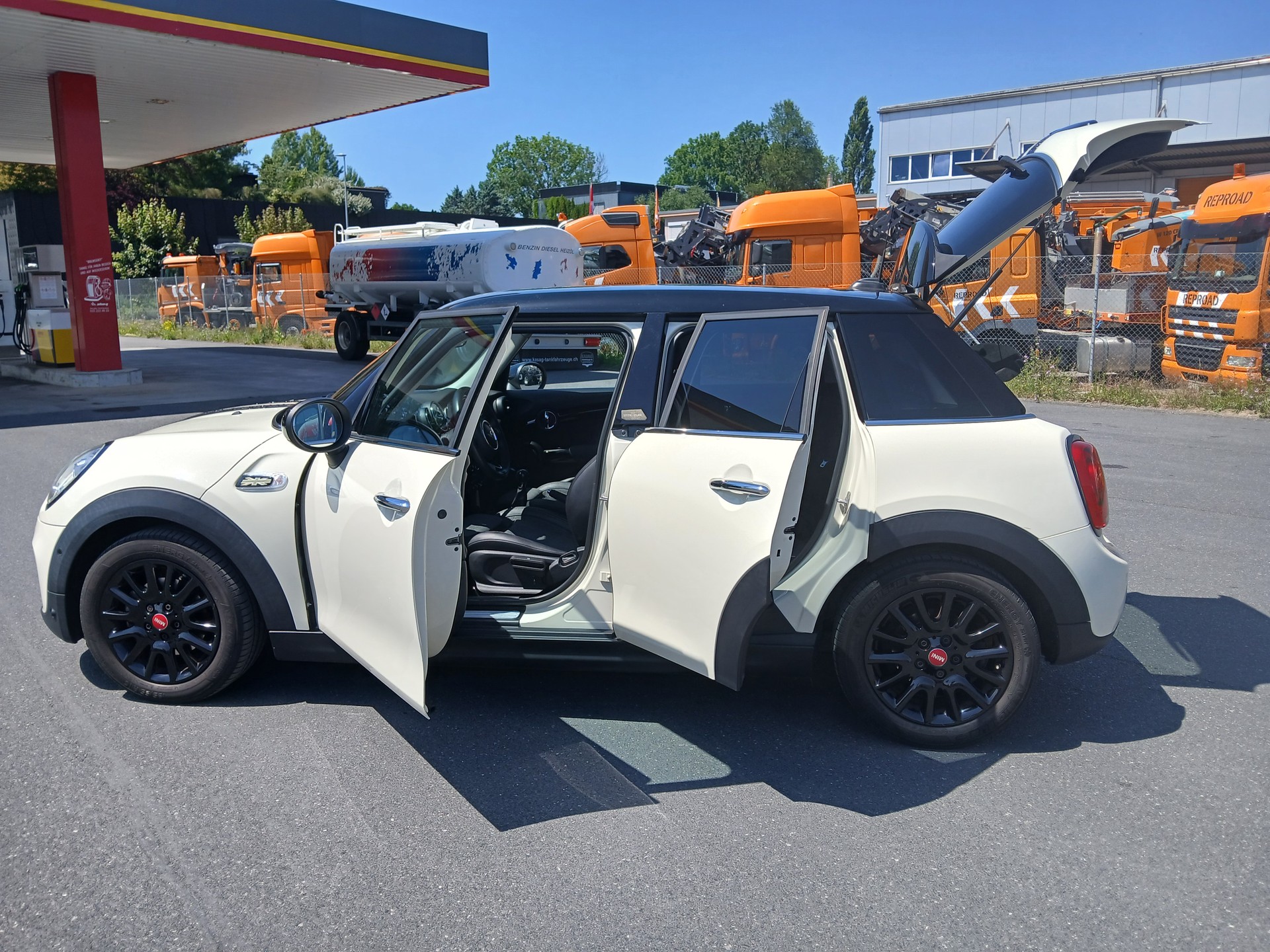 MINI 1.5i Cooper-image-1