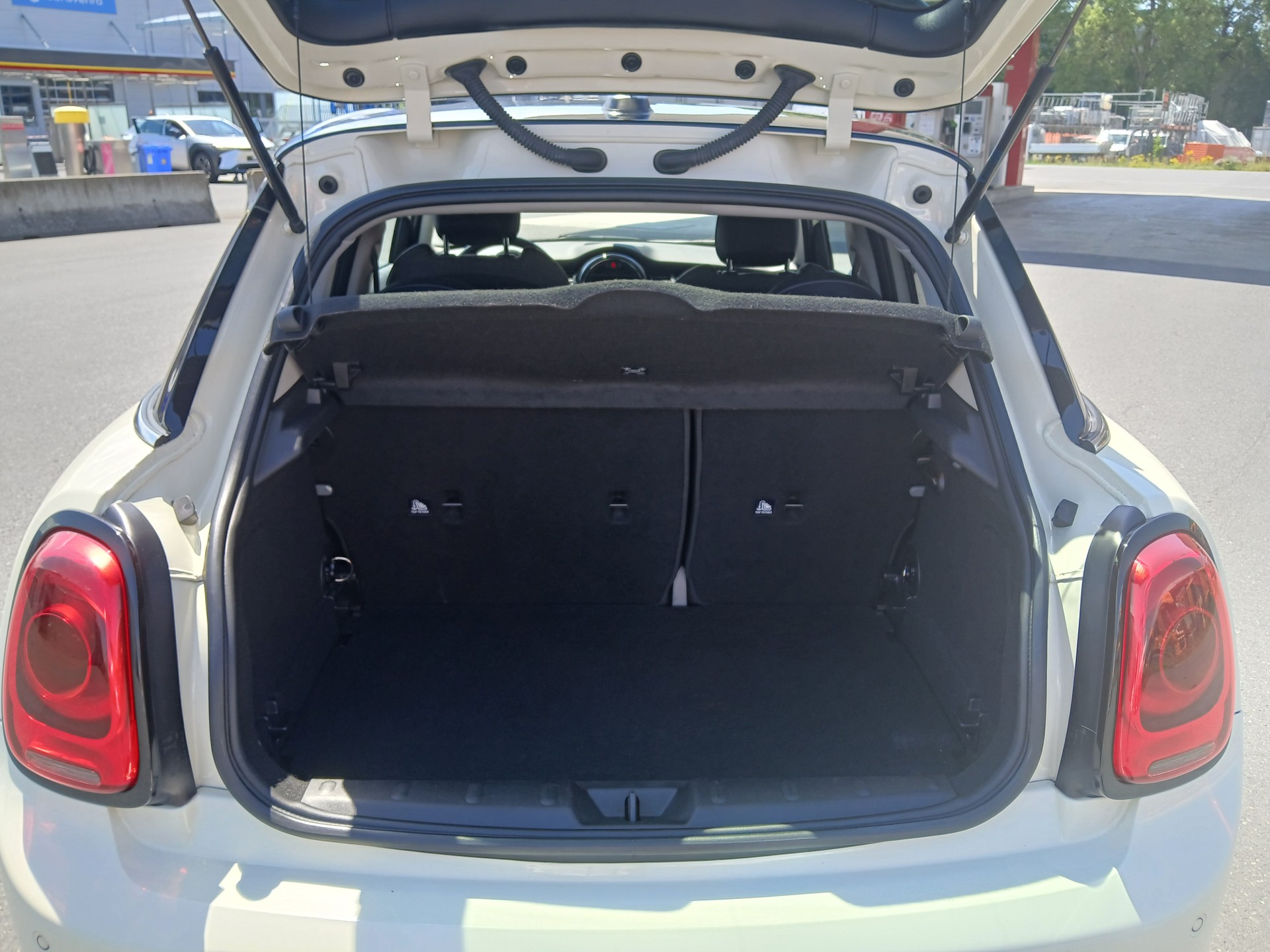 MINI 1.5i Cooper-image-2
