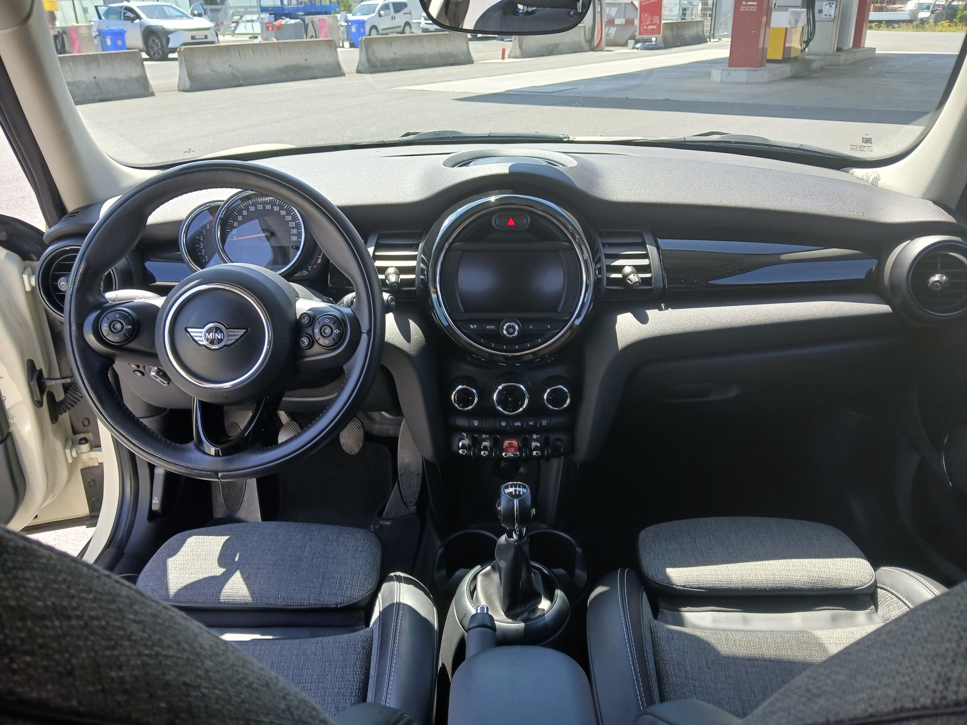 MINI 1.5i Cooper-image-3