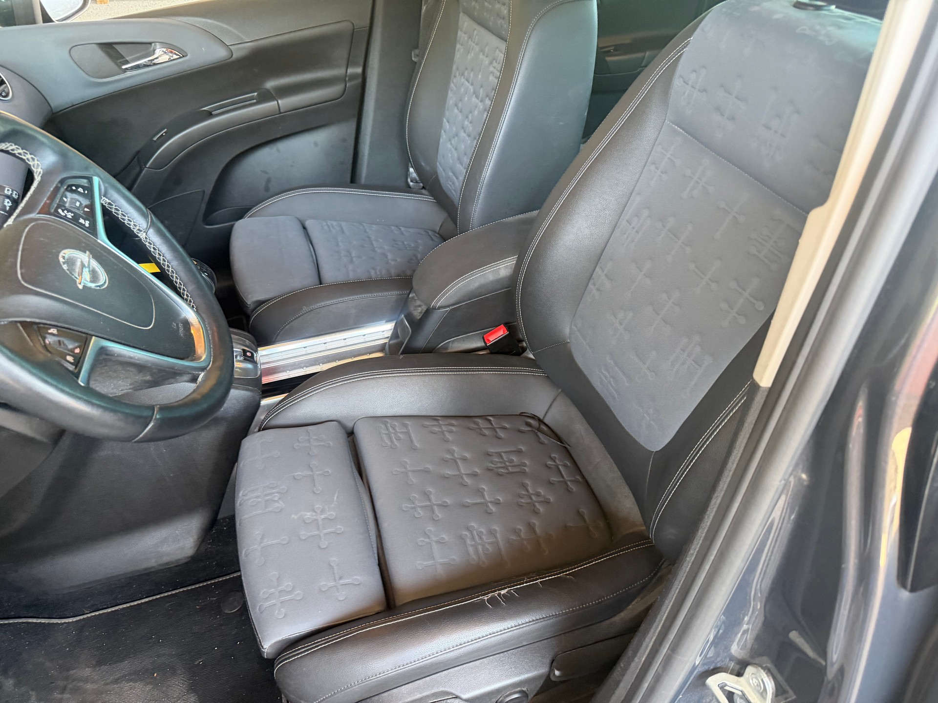 OPEL Meriva 1.4 Turbo Cosmo-image-13