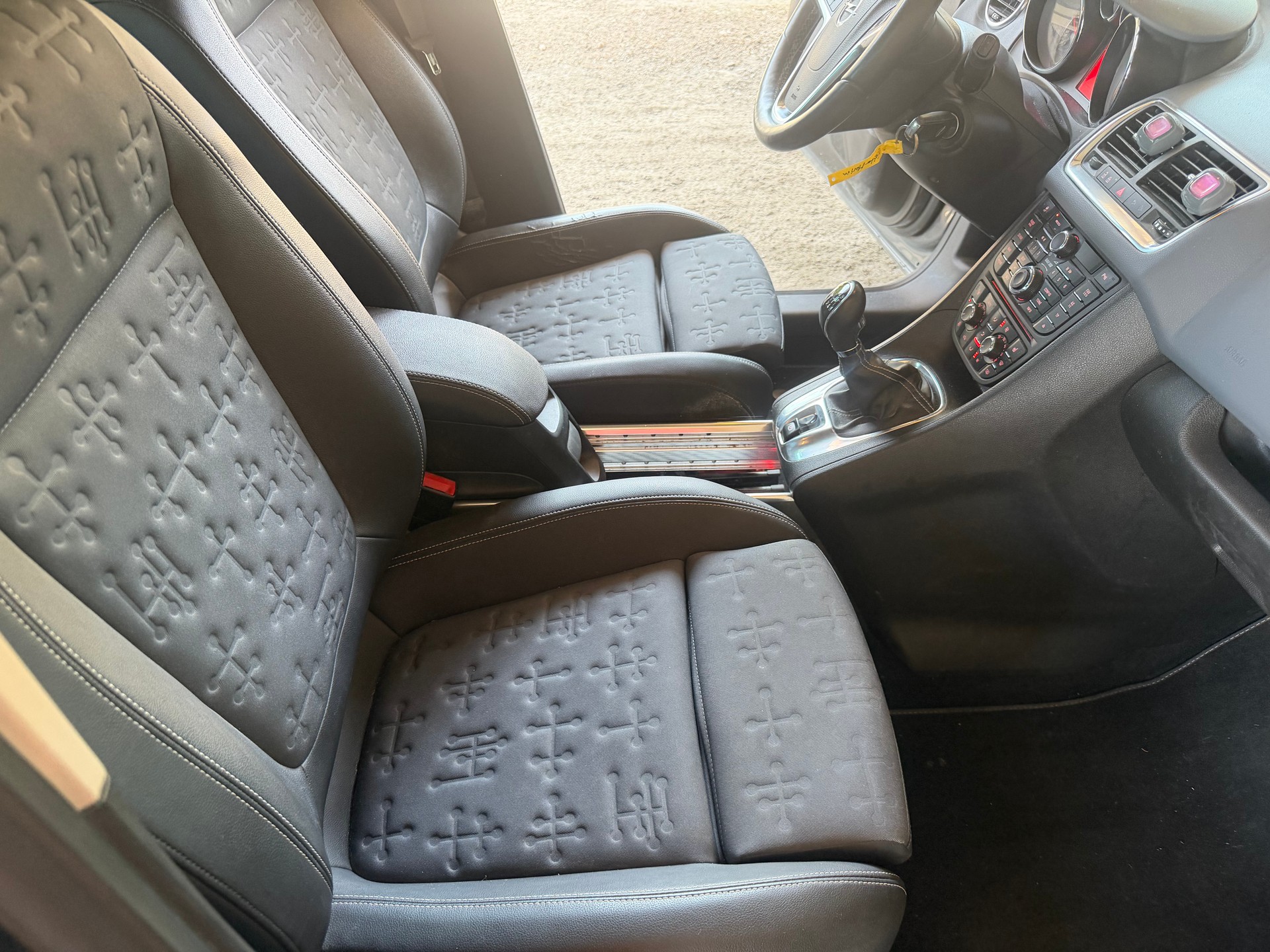 OPEL Meriva 1.4 Turbo Cosmo-image-9