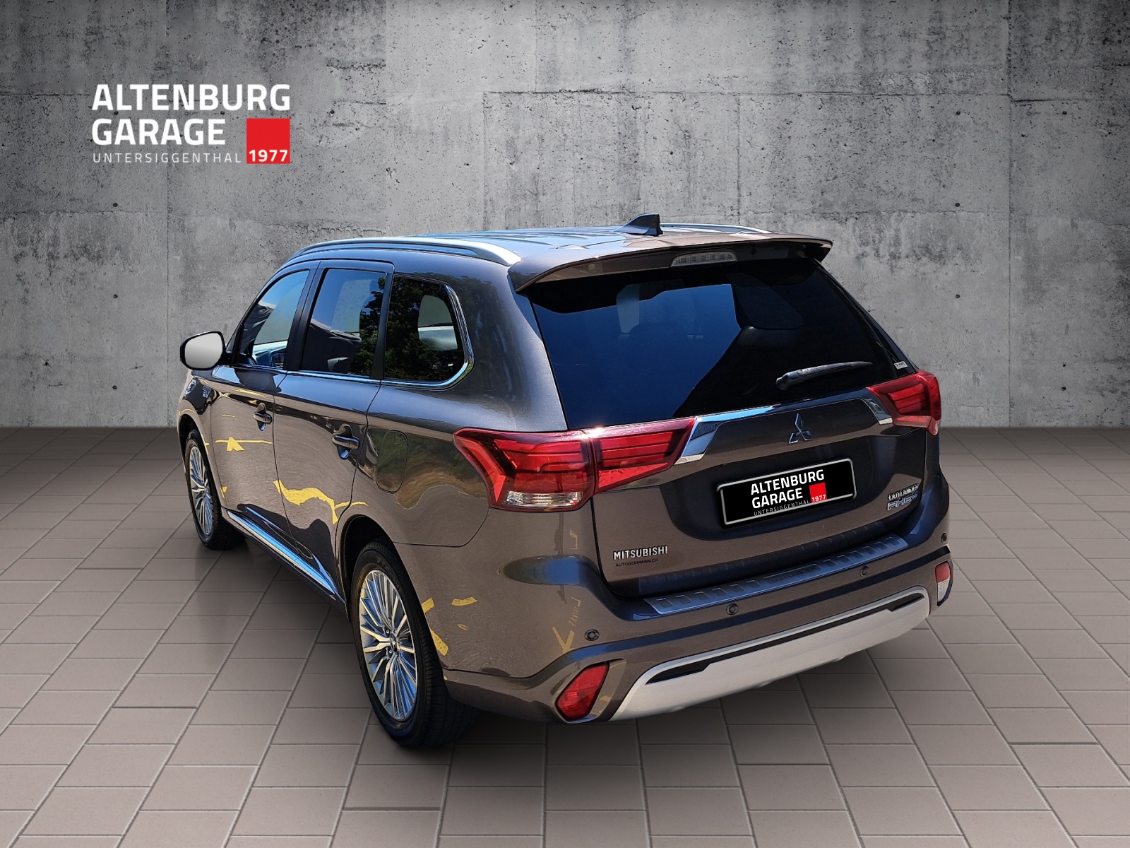 MITSUBISHI Outlander 2.4 PHEV Diamond-image-2