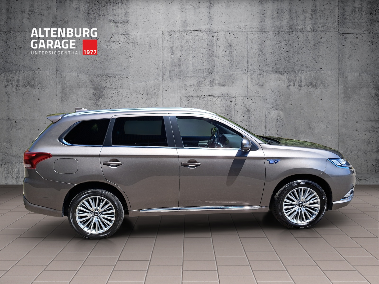 MITSUBISHI Outlander 2.4 PHEV Diamond-image-5