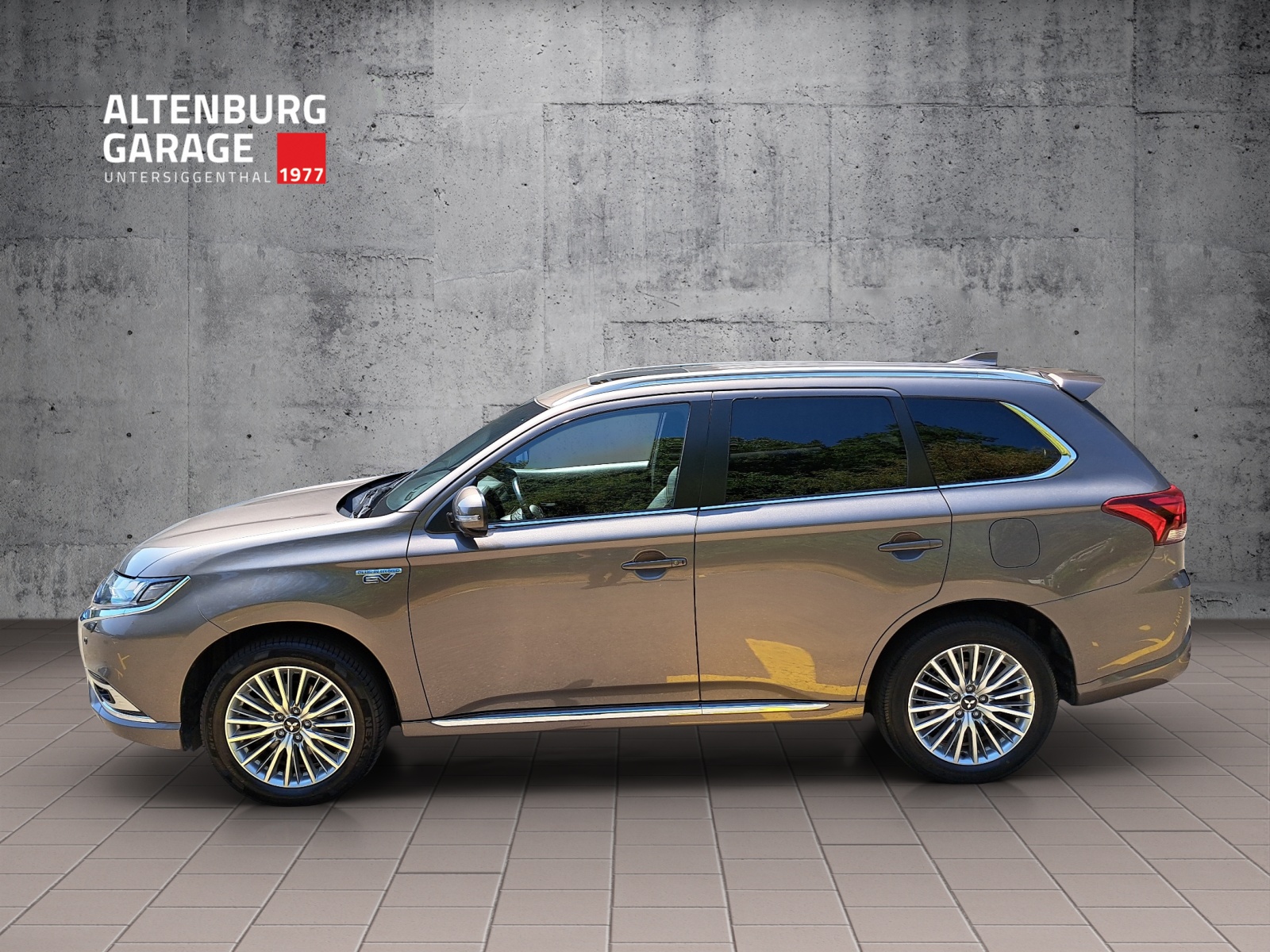 MITSUBISHI Outlander 2.4 PHEV Diamond-image-1