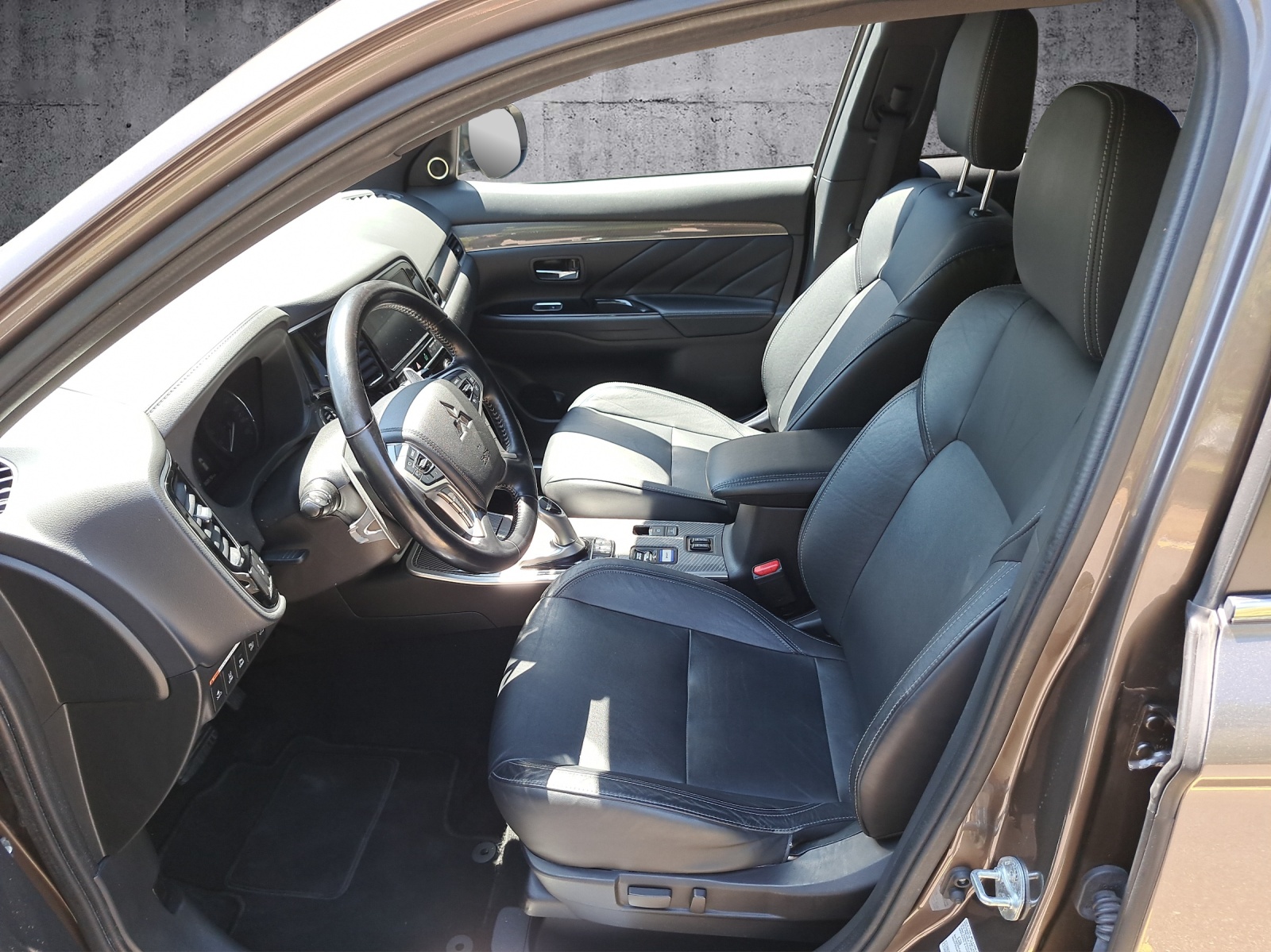 MITSUBISHI Outlander 2.4 PHEV Diamond-image-9