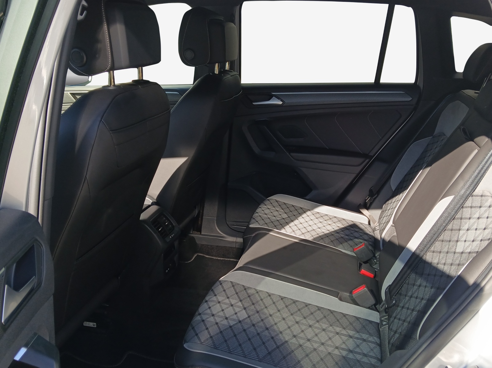 VW Tiguan 2.0TSI R-Line 4Motion DSG-image-11