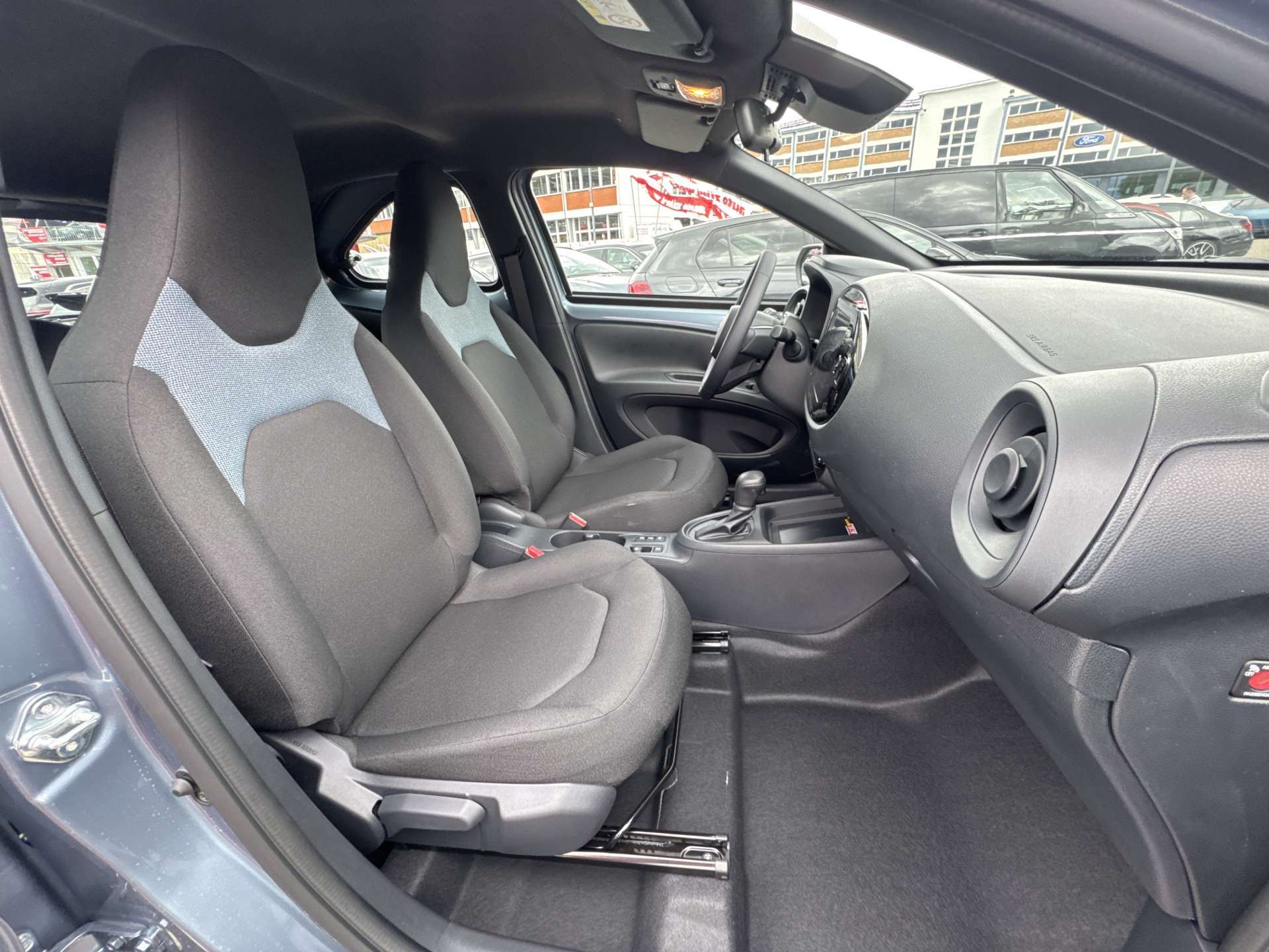 TOYOTA Aygo X 1.5 Comfort NEUES MODELL e-CVT Automat-image-12