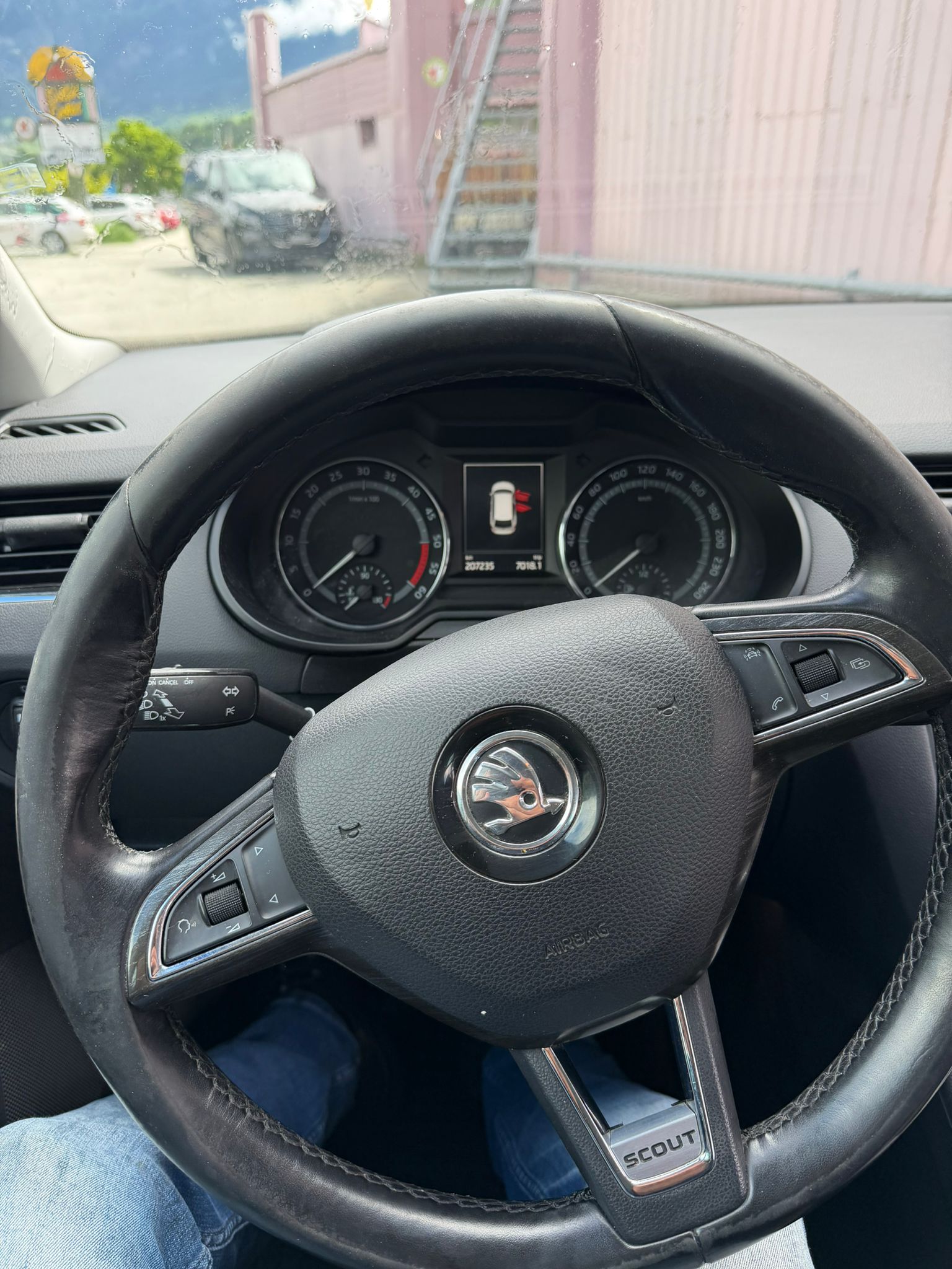 SKODA Octavia Combi 2.0 TDI Scout 4x4 DSG-image-14