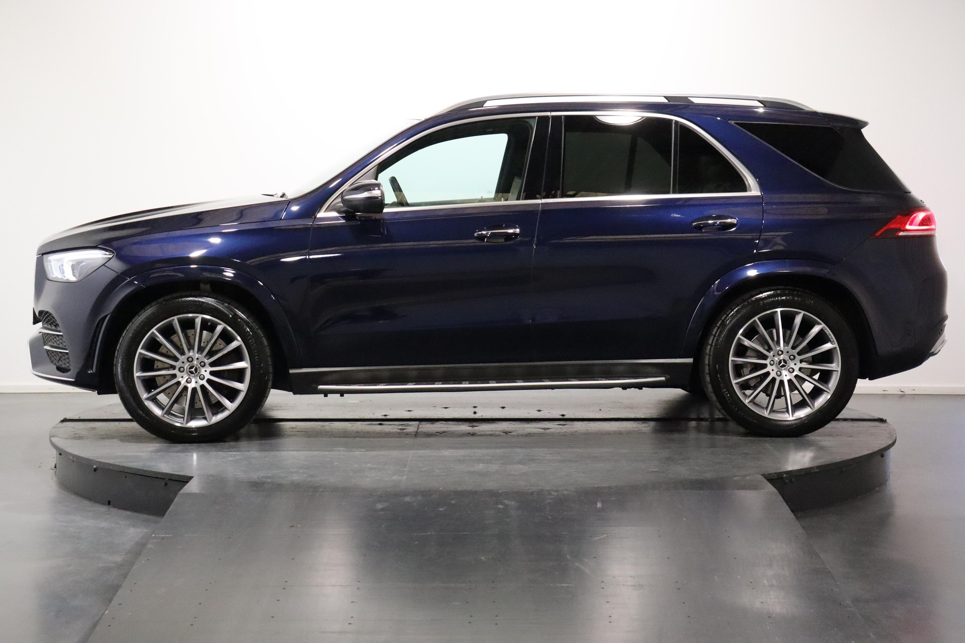 MERCEDES-BENZ GLE 450 AMG Line 4matic-image-2