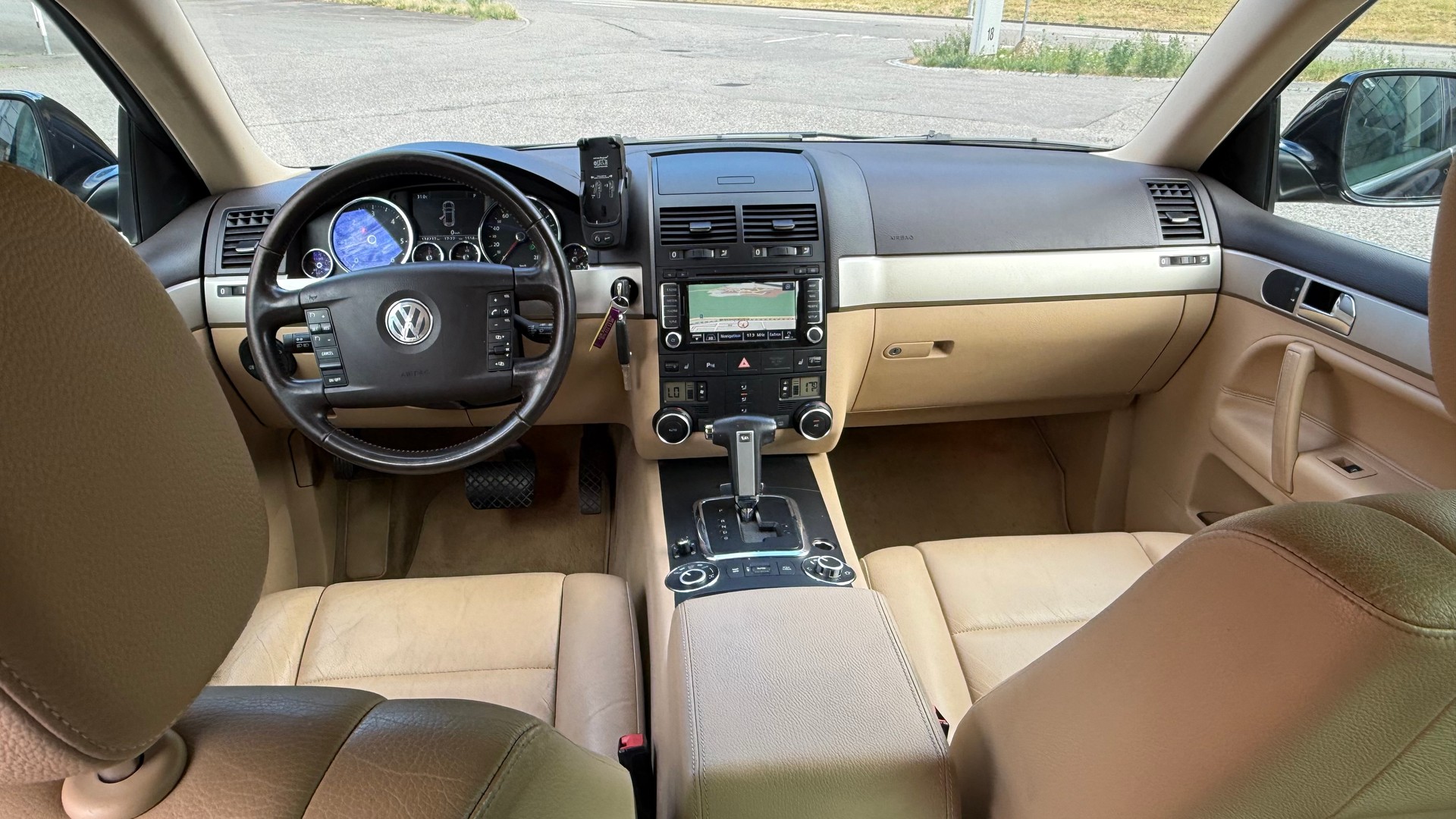 VW Touareg 3.0 TDI Tiptronic-image-8