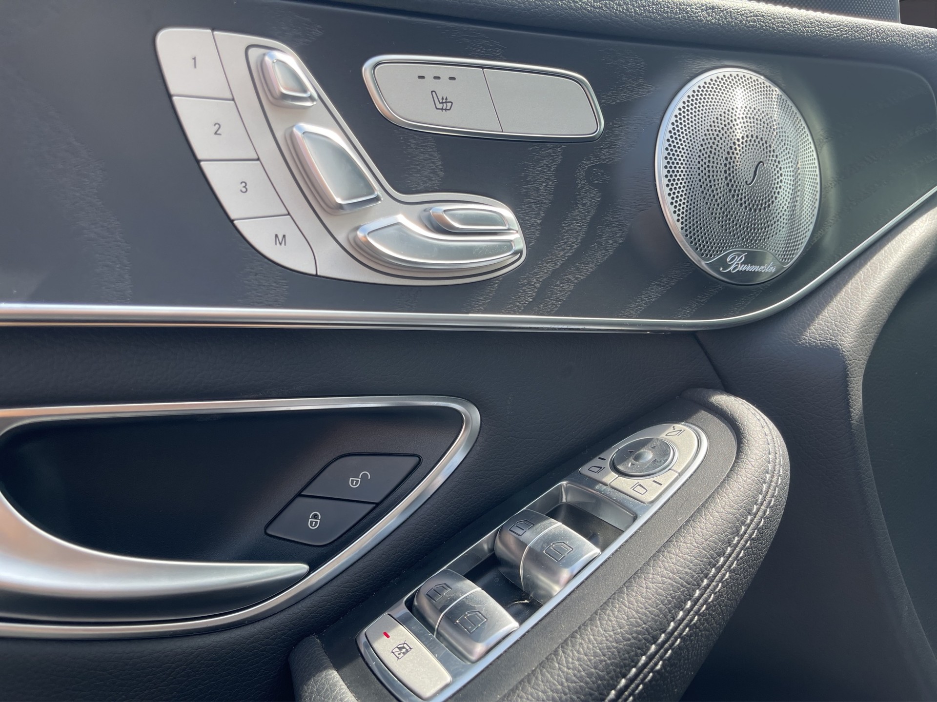 MERCEDES-BENZ GLC 350 e AMG Line 4Matic 7G-Tronic-image-30