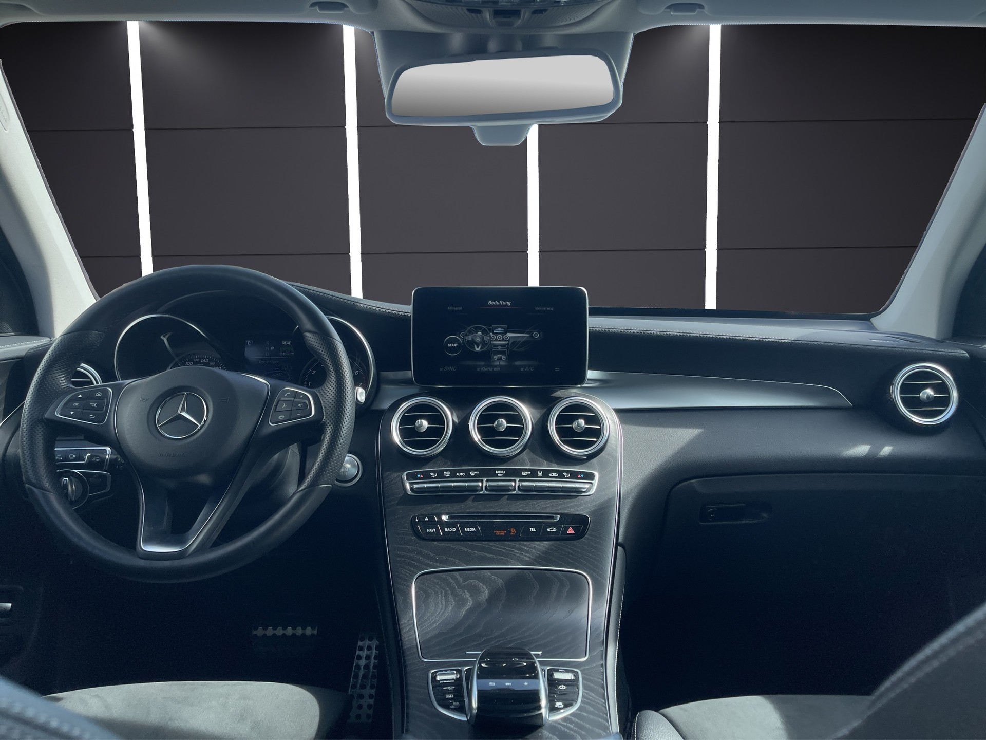 MERCEDES-BENZ GLC 350 e AMG Line 4Matic 7G-Tronic-image-8