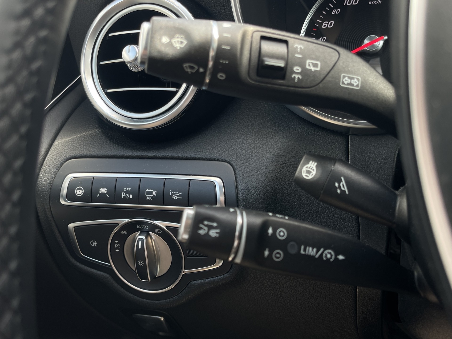 MERCEDES-BENZ GLC 350 e AMG Line 4Matic 7G-Tronic-image-19