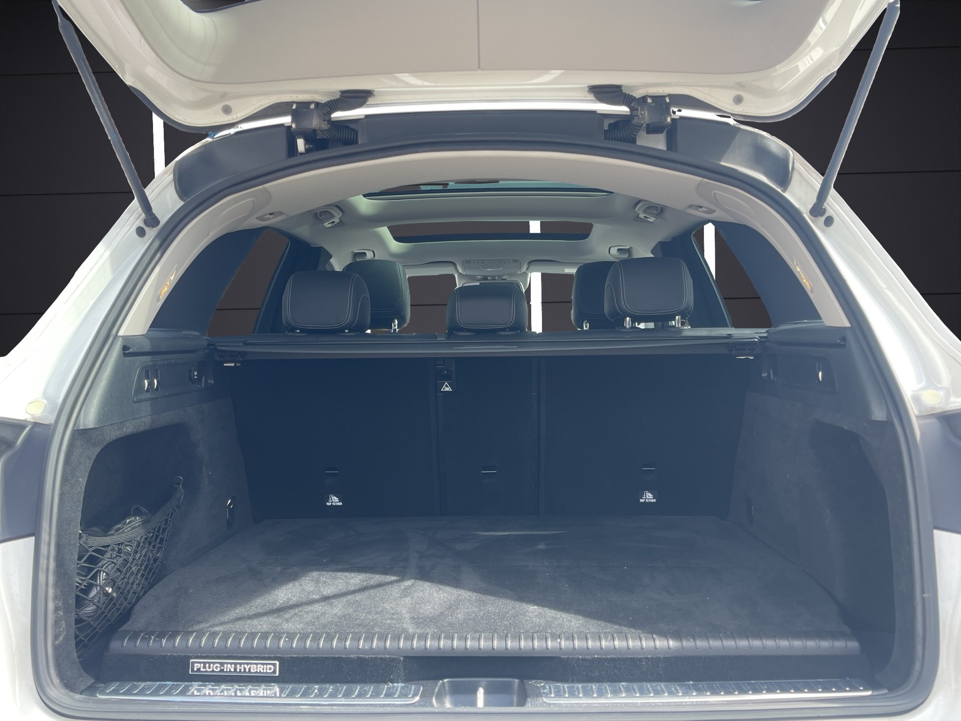 MERCEDES-BENZ GLC 350 e AMG Line 4Matic 7G-Tronic-image-34