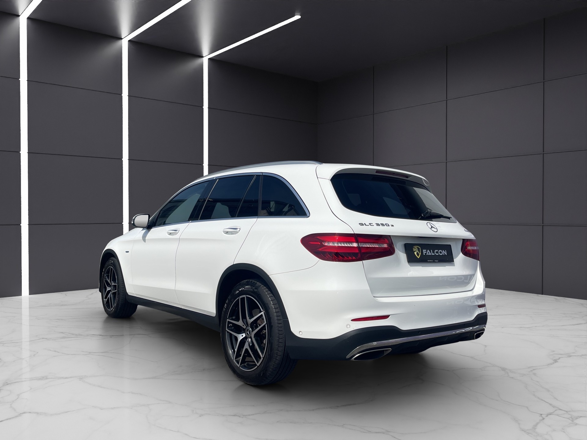 MERCEDES-BENZ GLC 350 e AMG Line 4Matic 7G-Tronic-image-4