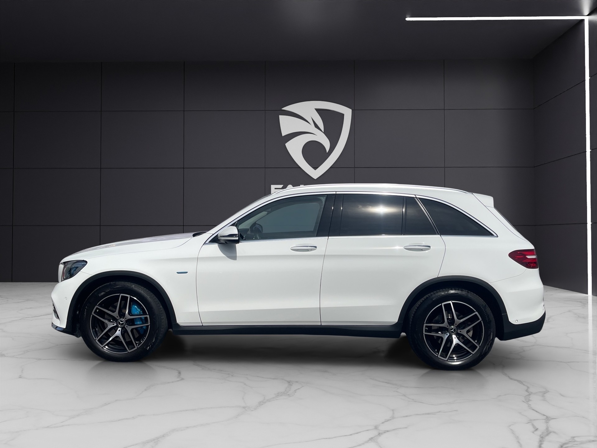 MERCEDES-BENZ GLC 350 e AMG Line 4Matic 7G-Tronic-image-3