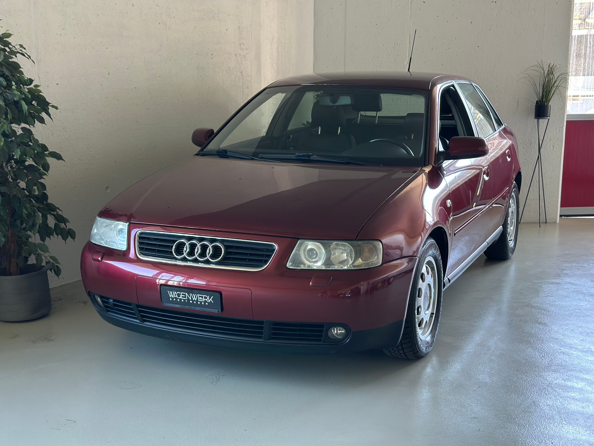 AUDI A3 1.8 Ambiente-image-1