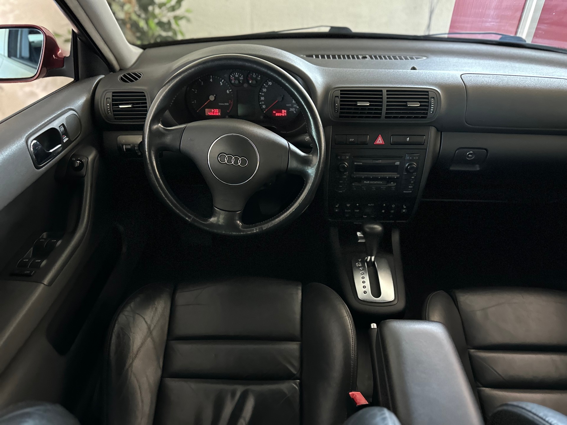 AUDI A3 1.8 Ambiente-image-12