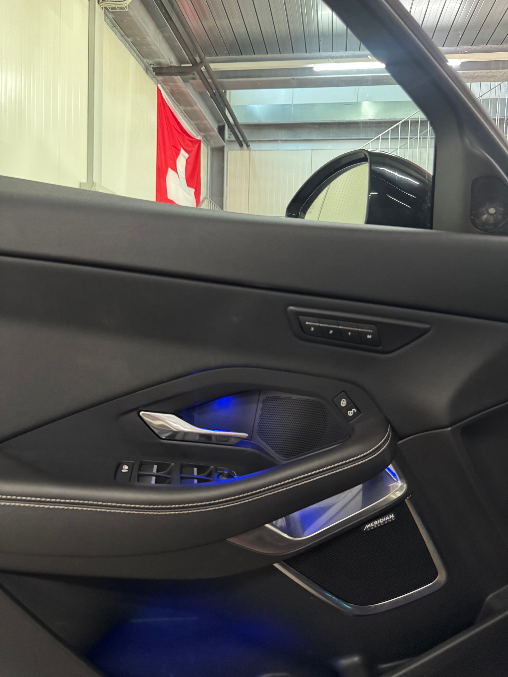 JAGUAR E-Pace 2.0 P300 SE AWD Automatik-image-14