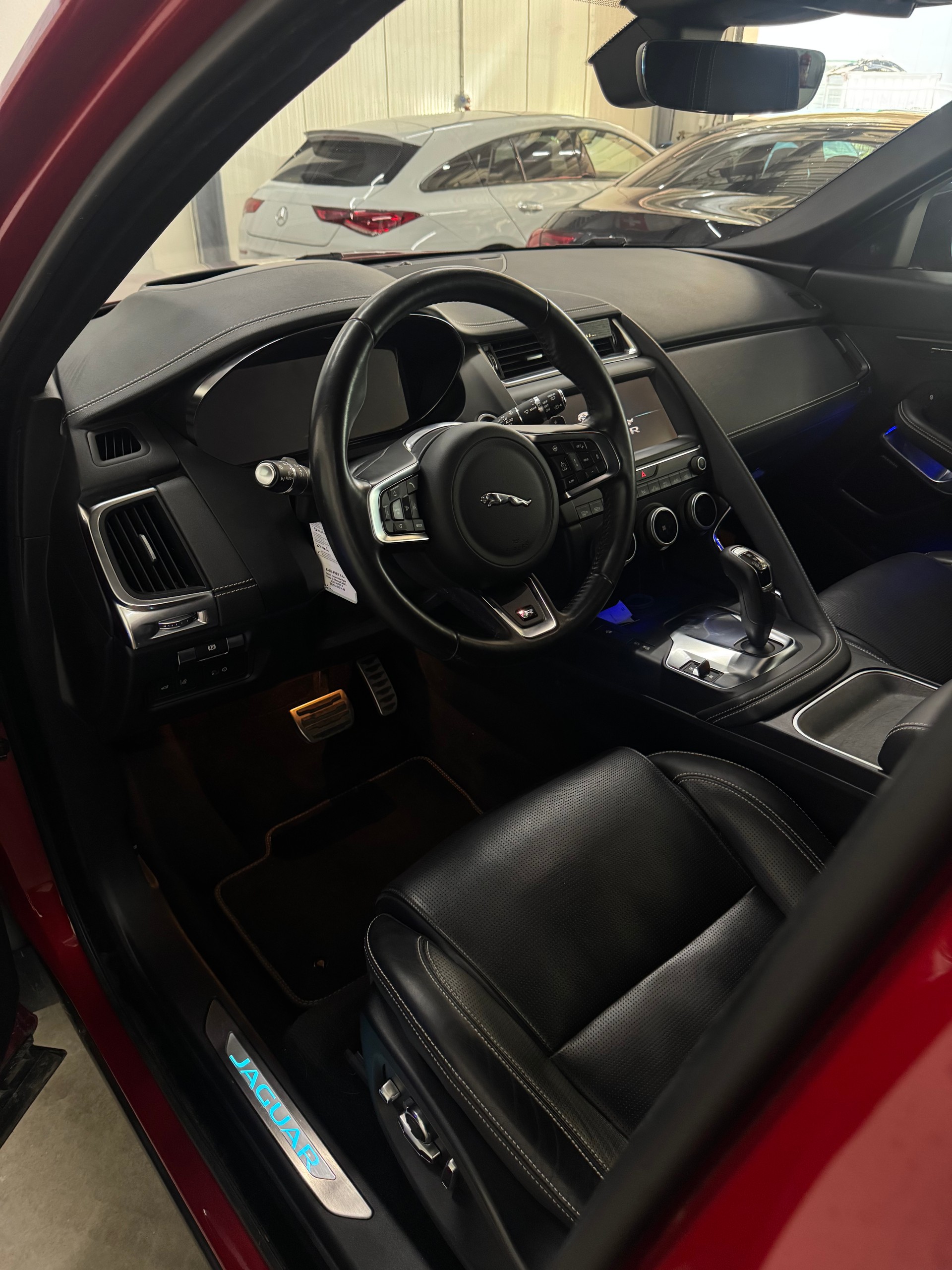 JAGUAR E-Pace 2.0 P300 SE AWD Automatik-image-11