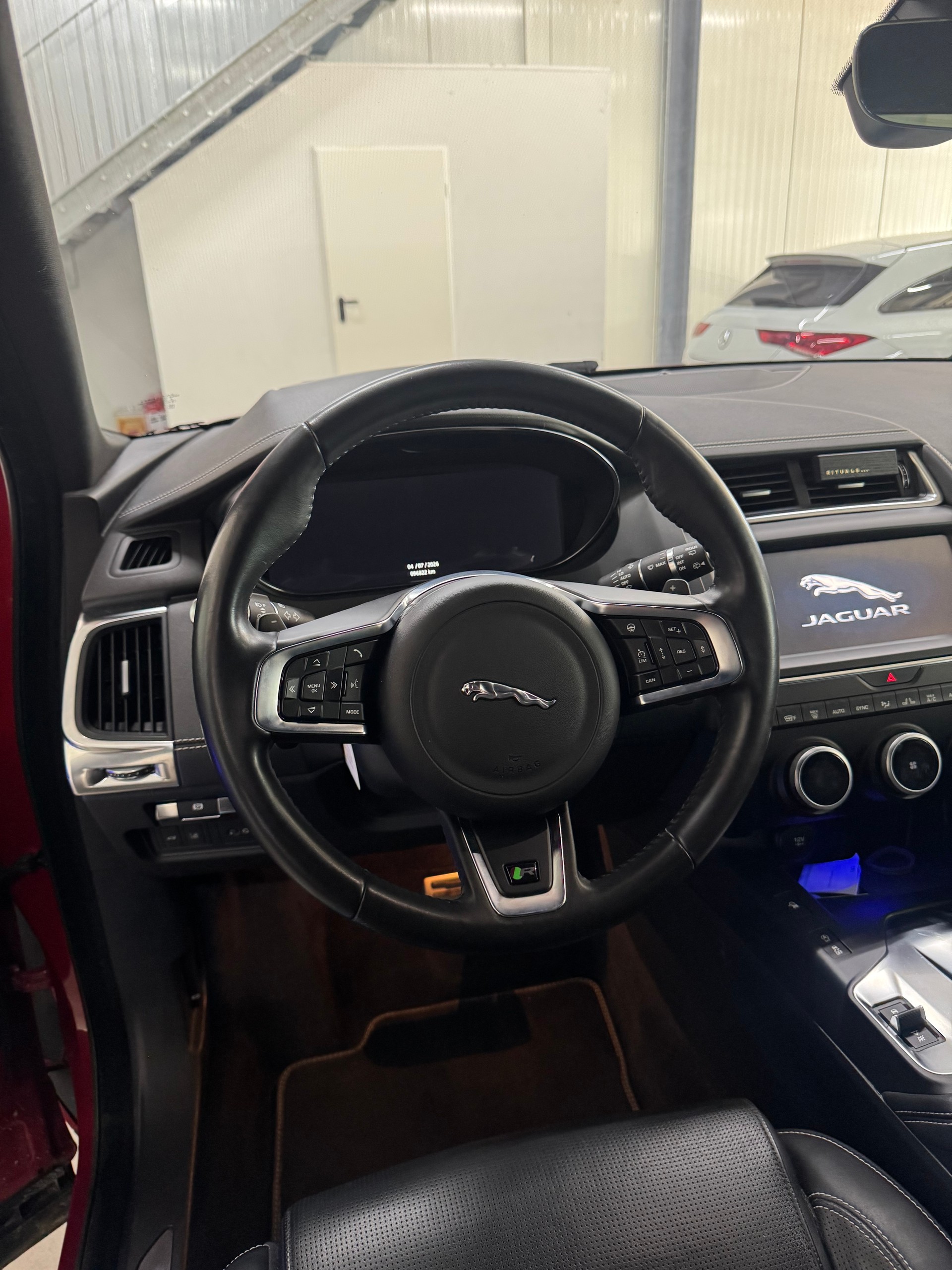 JAGUAR E-Pace 2.0 P300 SE AWD Automatik-image-12
