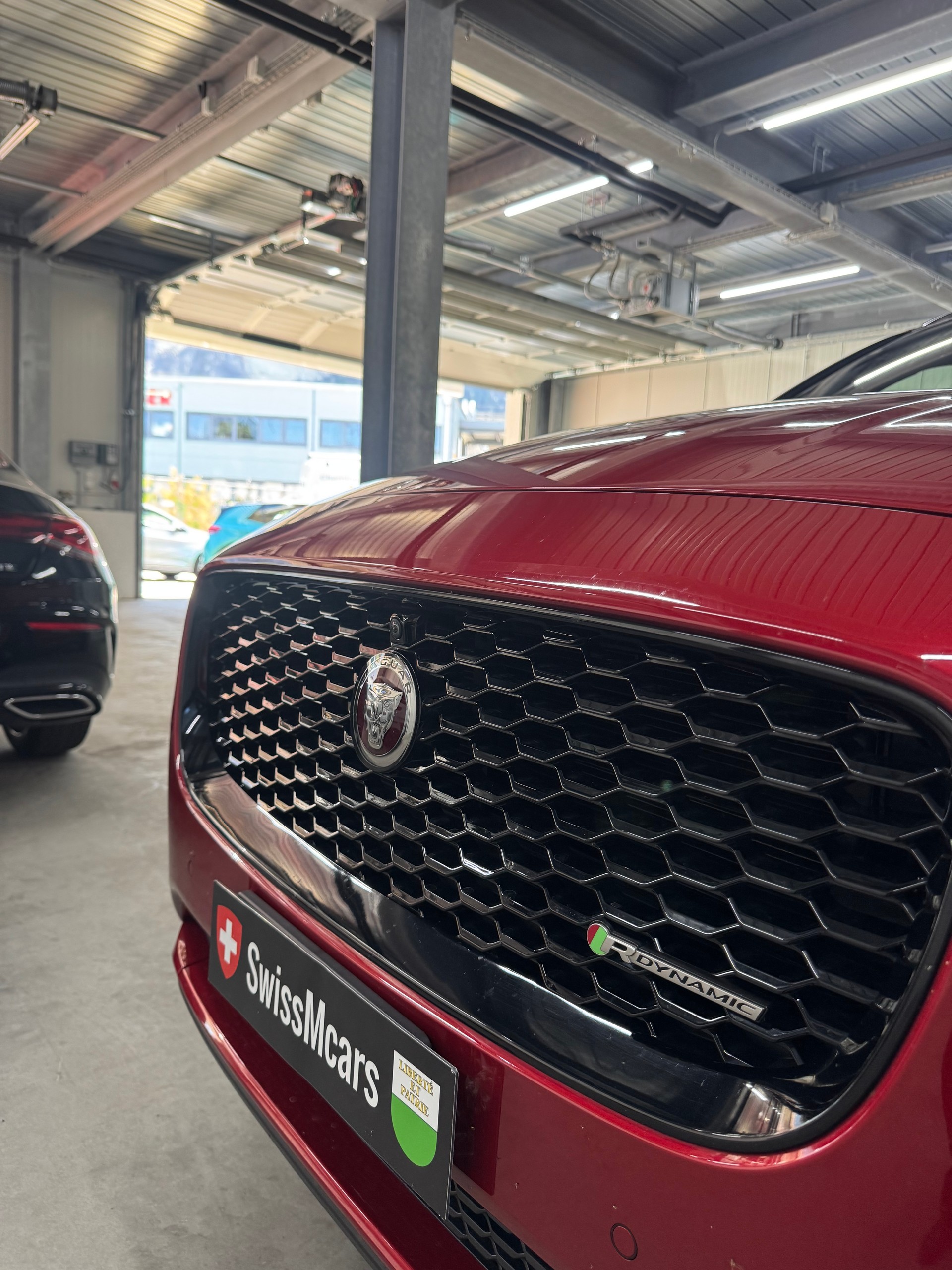 JAGUAR E-Pace 2.0 P300 SE AWD Automatik-image-7