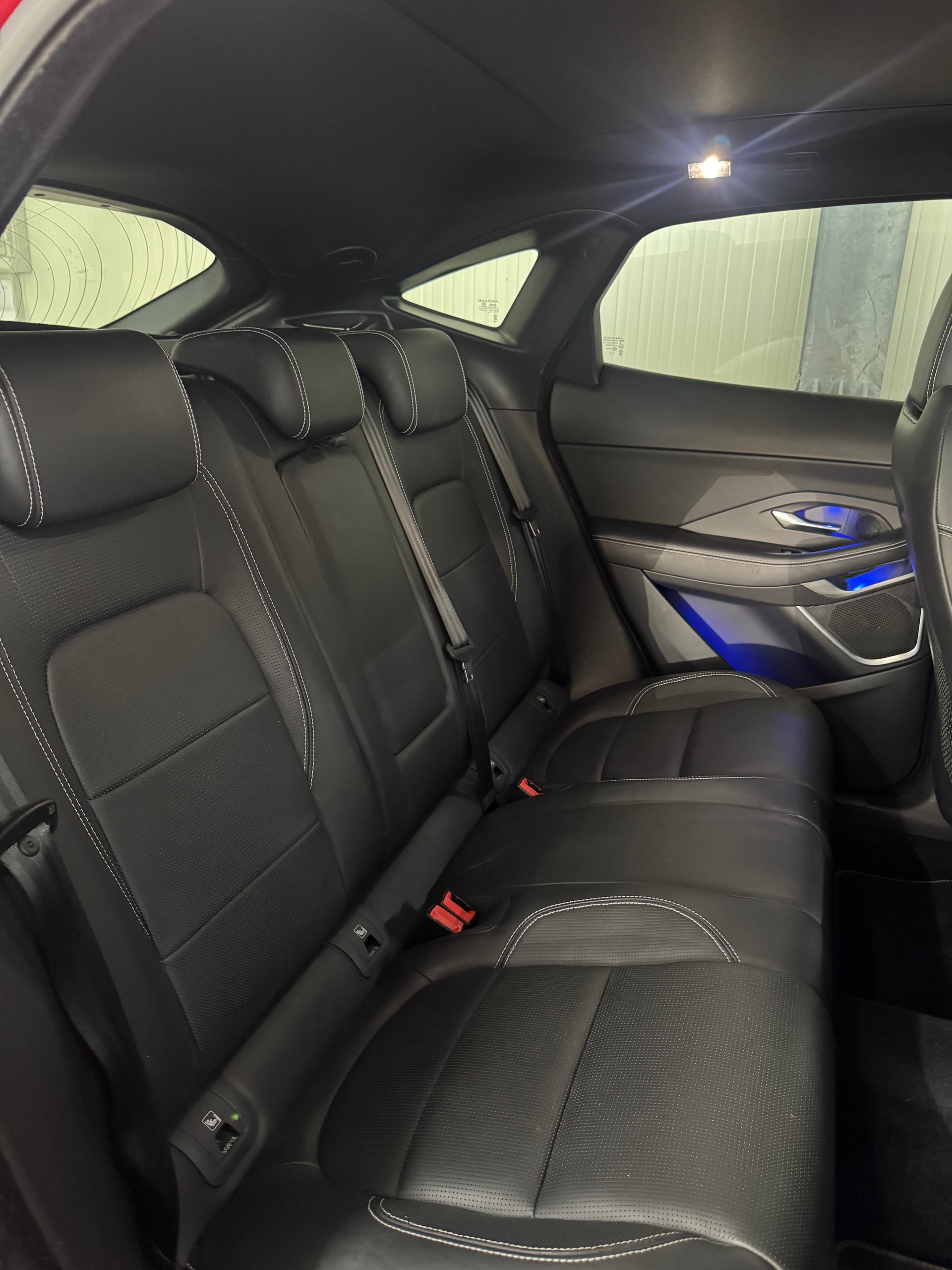 JAGUAR E-Pace 2.0 P300 SE AWD Automatik-image-24