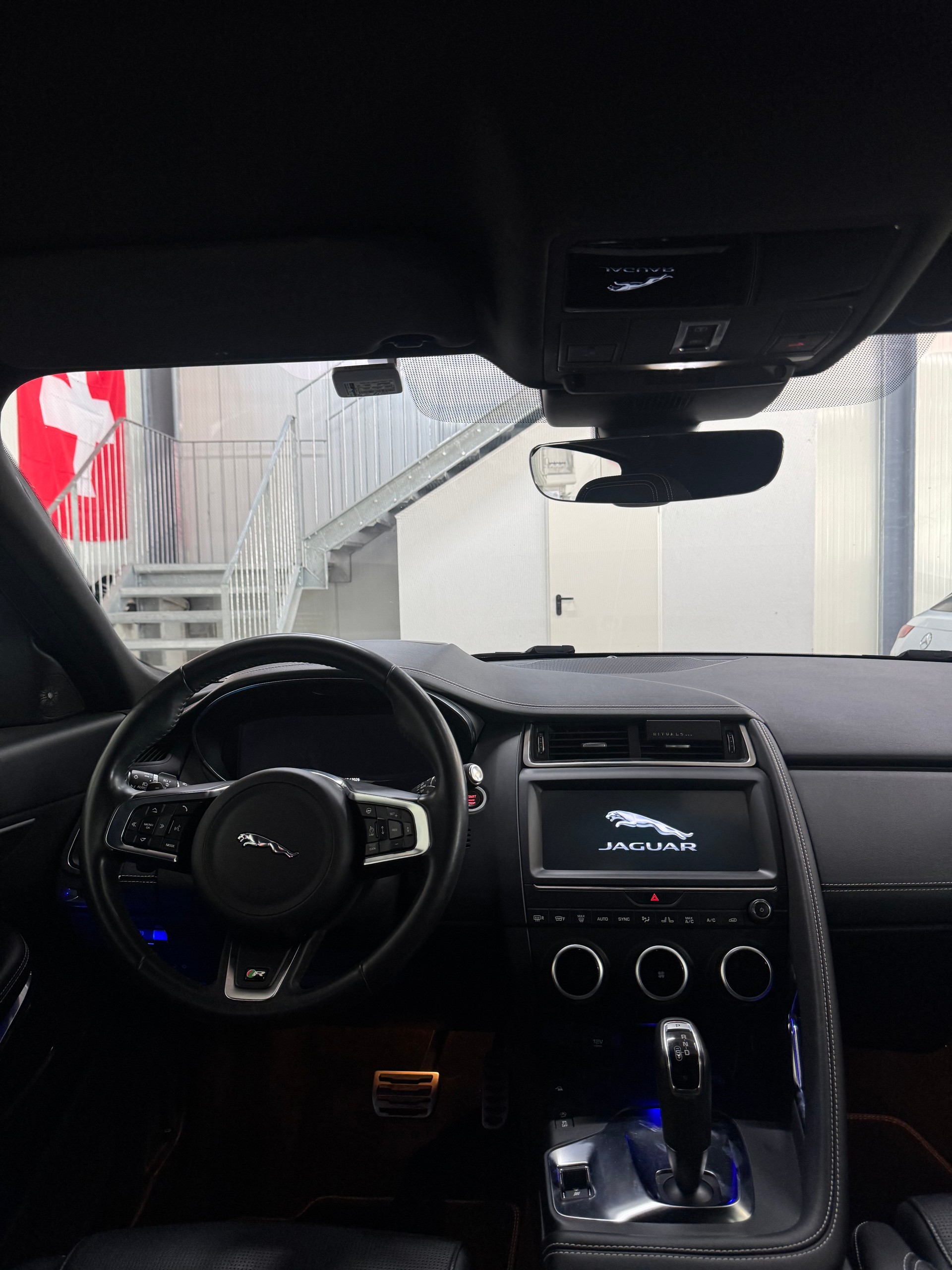 JAGUAR E-Pace 2.0 P300 SE AWD Automatik-image-21