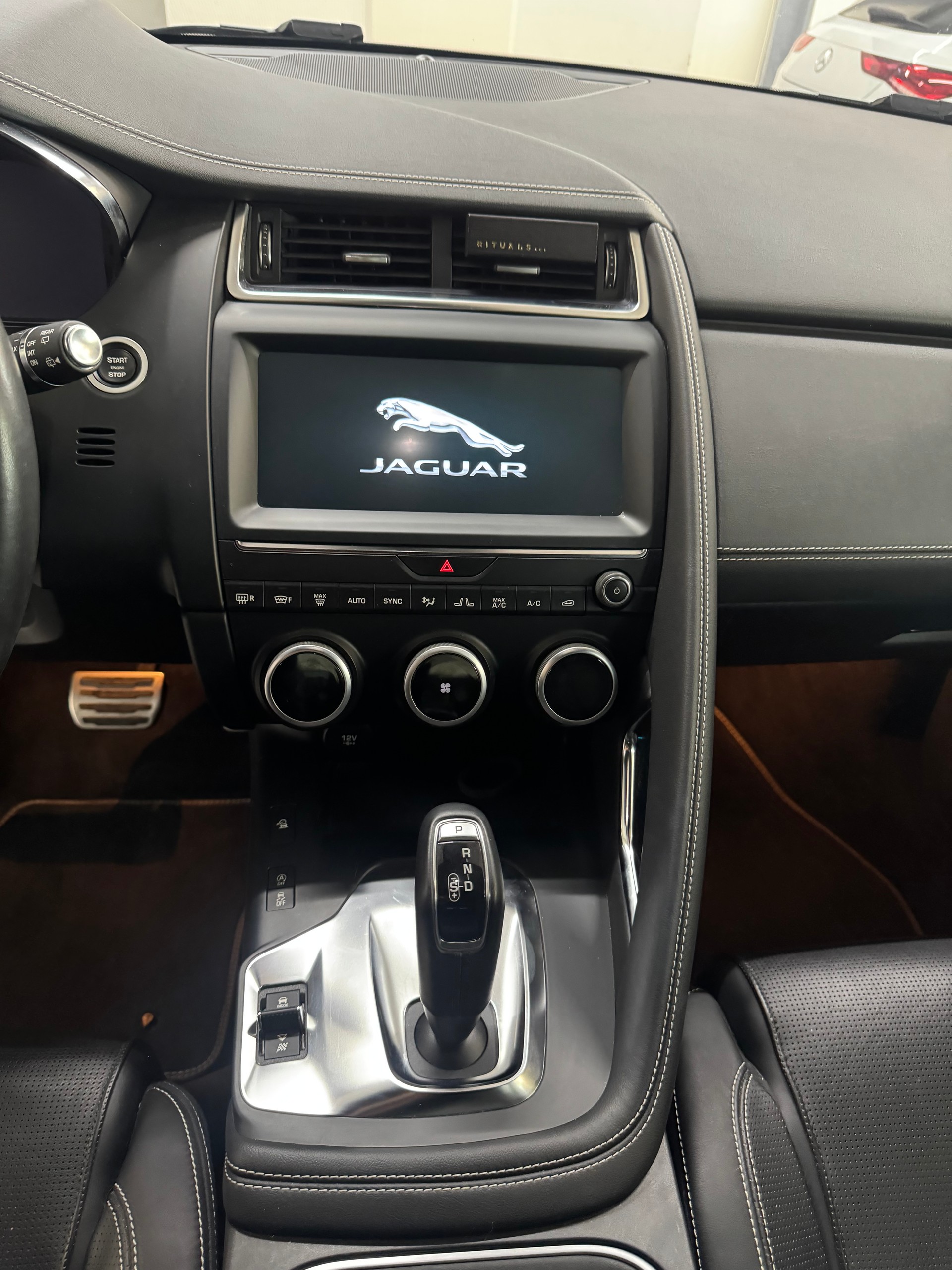 JAGUAR E-Pace 2.0 P300 SE AWD Automatik-image-15