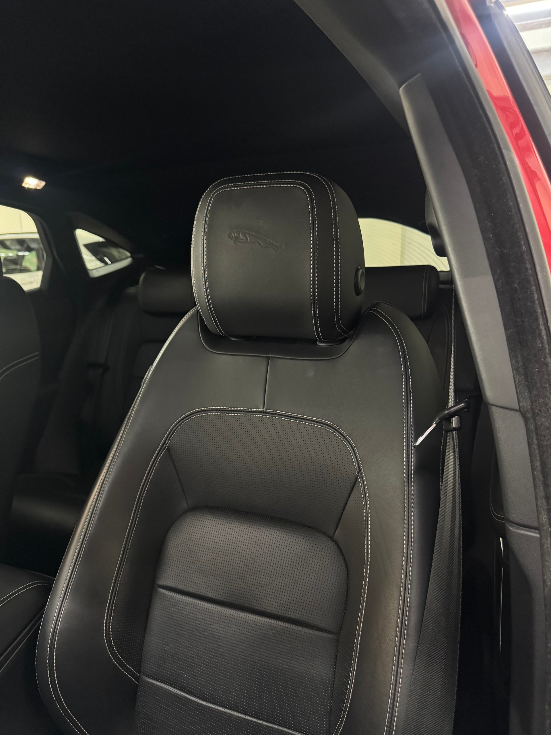 JAGUAR E-Pace 2.0 P300 SE AWD Automatik-image-18