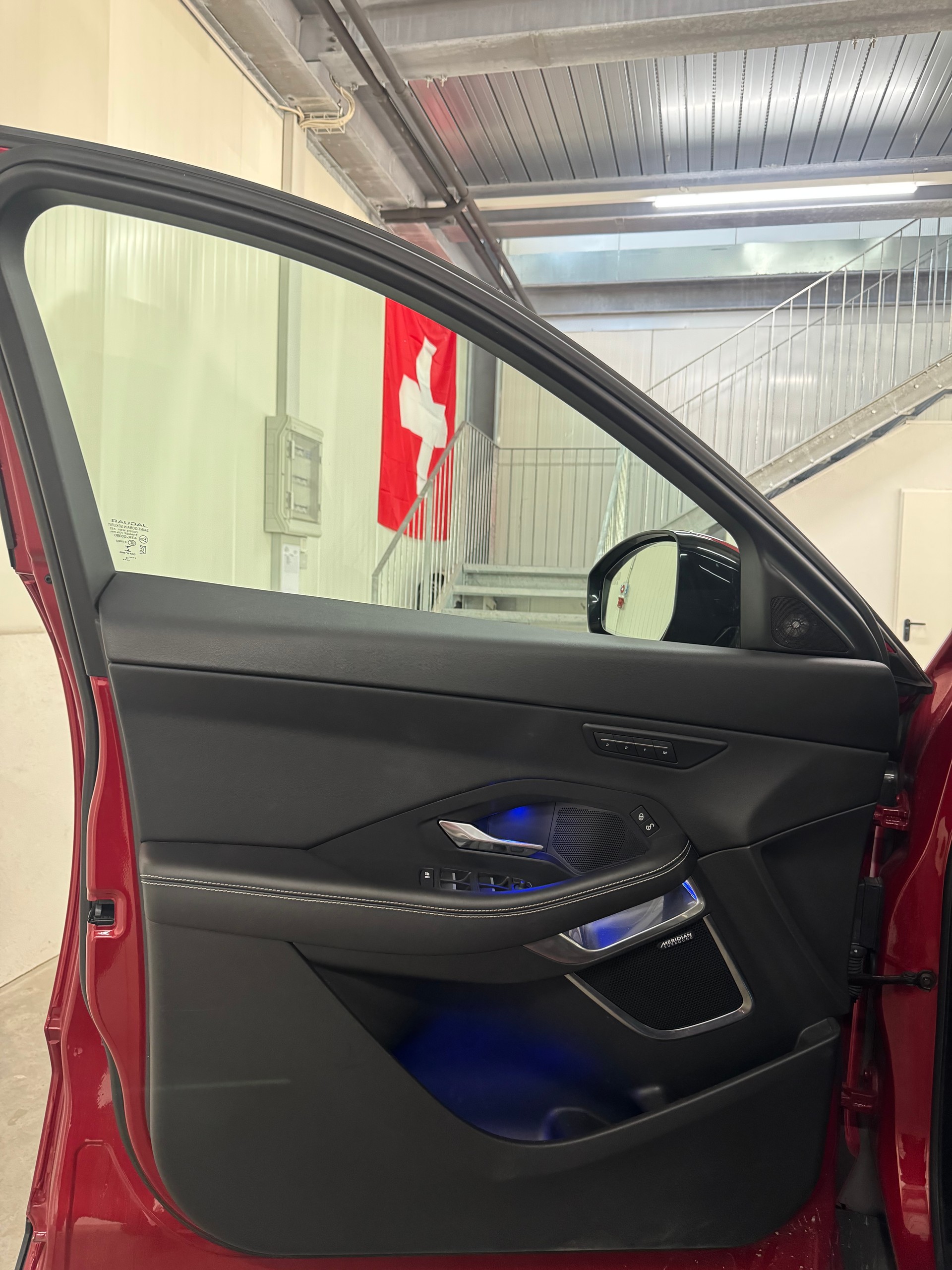JAGUAR E-Pace 2.0 P300 SE AWD Automatik-image-13