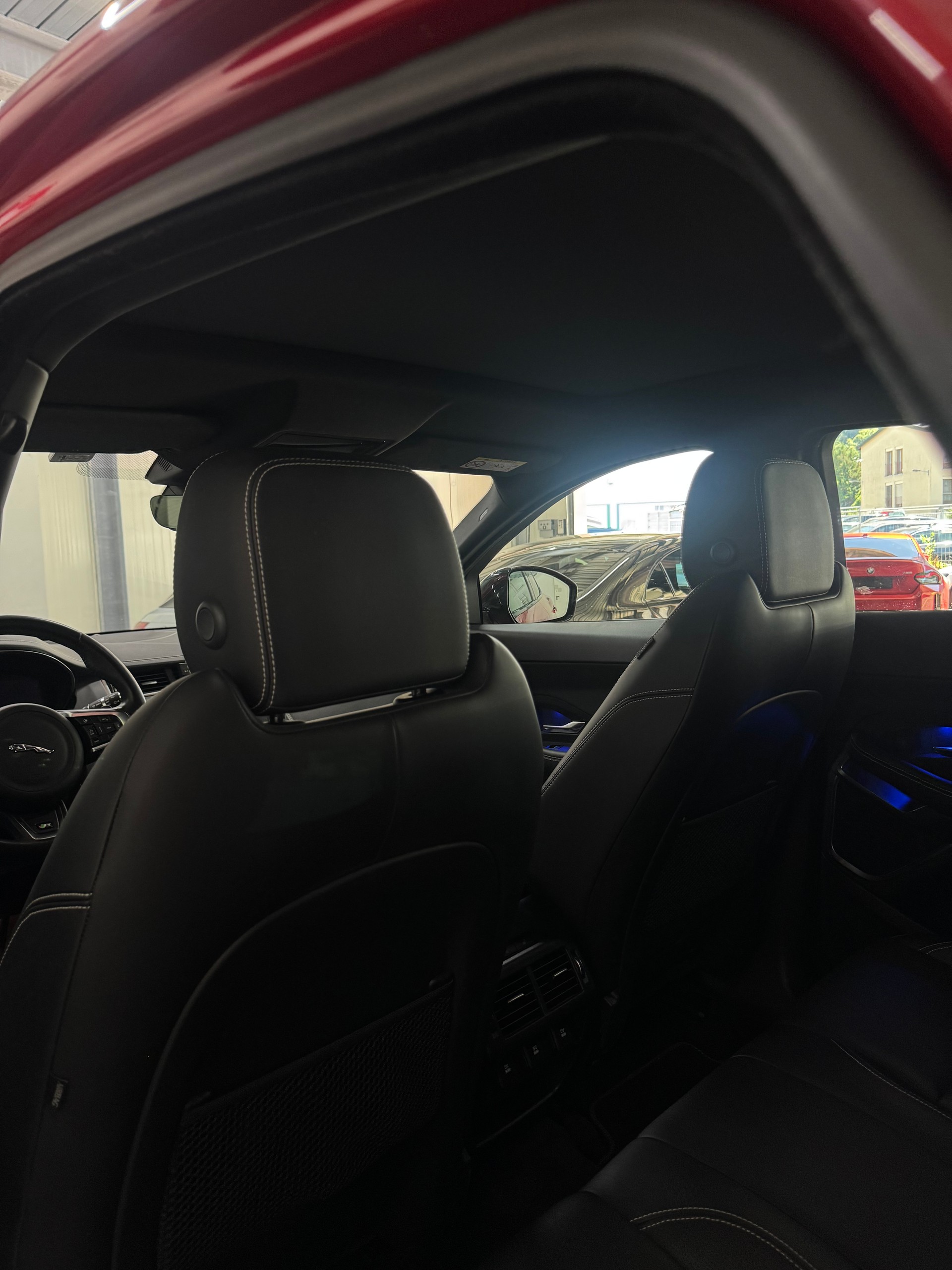 JAGUAR E-Pace 2.0 P300 SE AWD Automatik-image-25