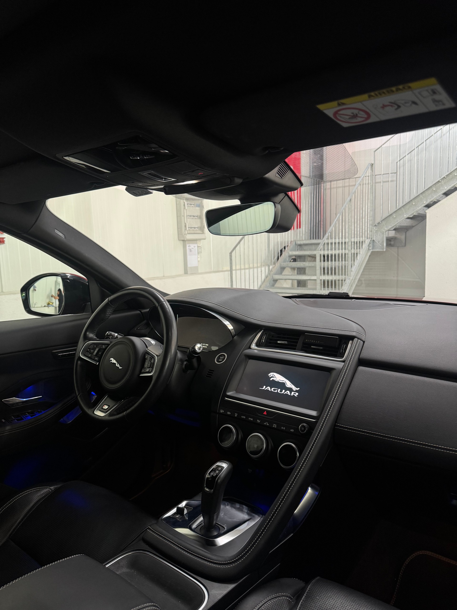 JAGUAR E-Pace 2.0 P300 SE AWD Automatik-image-22