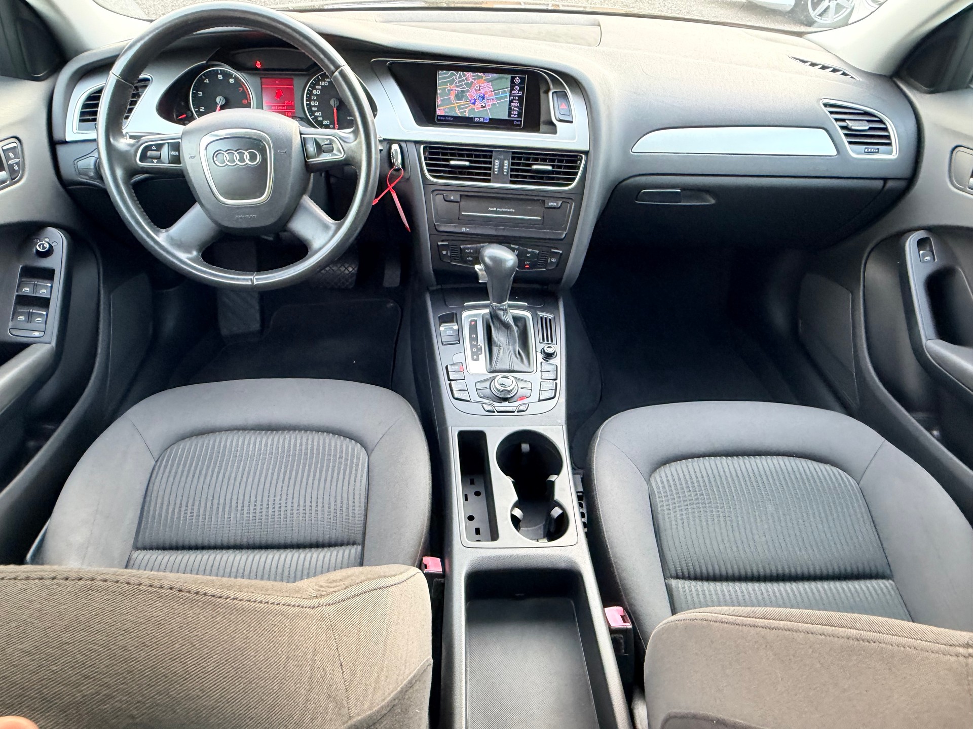 AUDI A4 Avant 1.8 TFSI multitronic-image-17