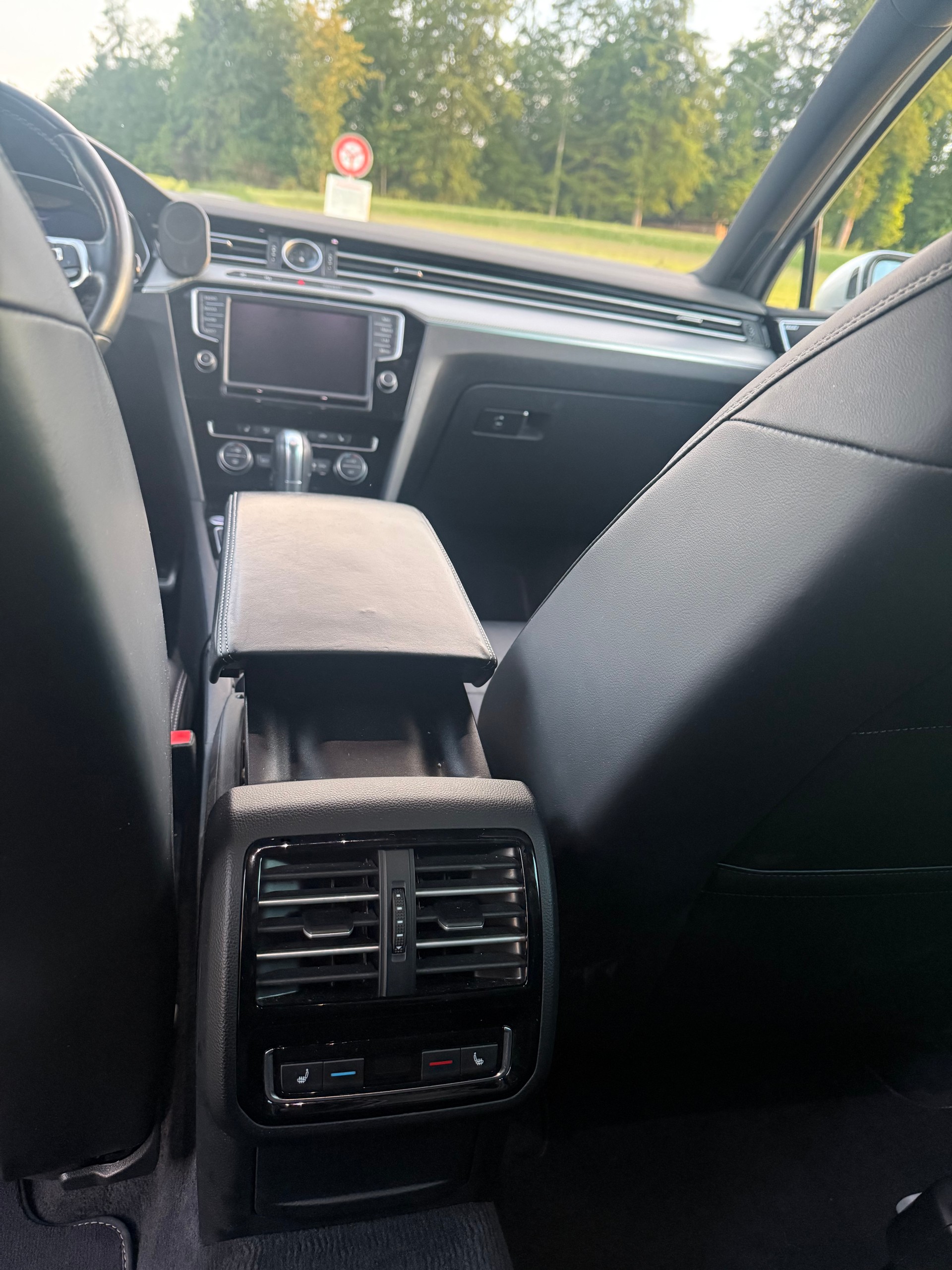VW PASSAT 2.0 TDI-R-Line-240PS-4 Motion-image-6