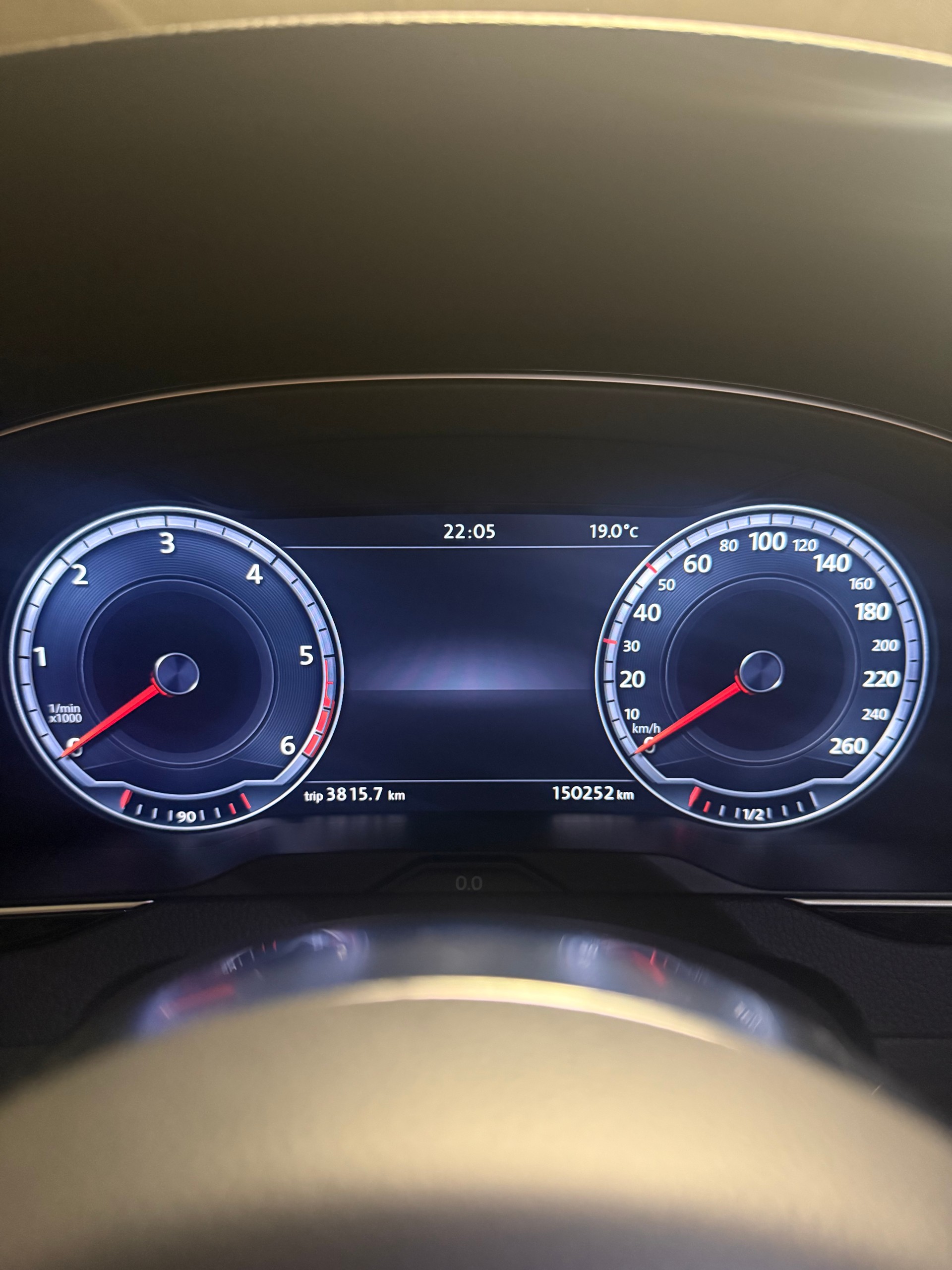 VW PASSAT 2.0 TDI-R-Line-240PS-4 Motion-image-4