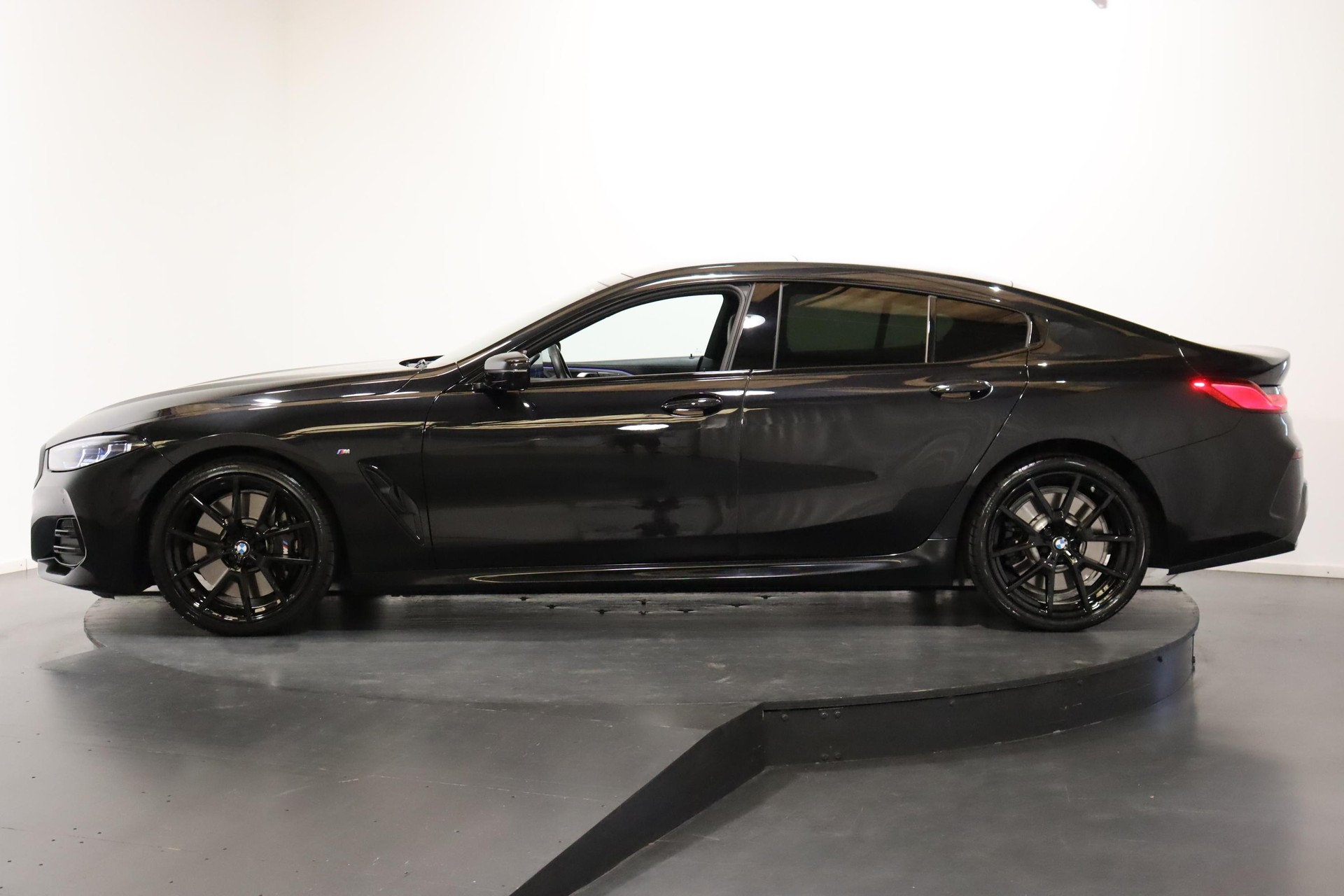 BMW 840d xDrive Gran Coupé-image-17