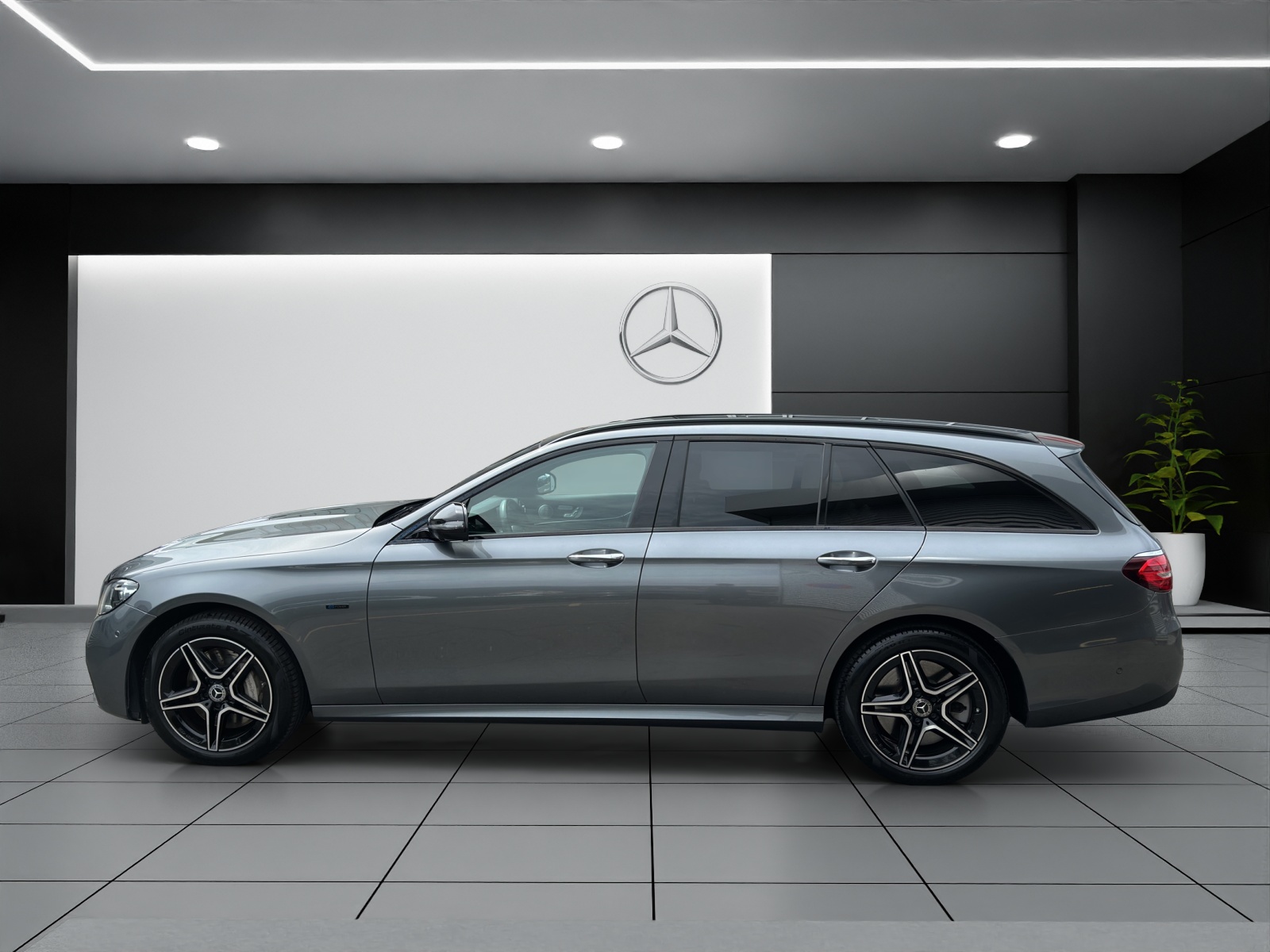 MERCEDES-BENZ E 300 de T 4M AMG Line-showroom-element-2